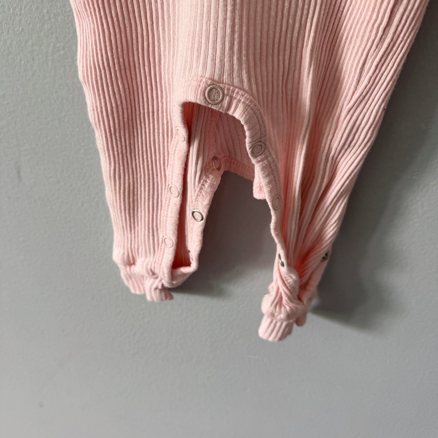 Rise little Earthling / Light pink ribbed romper / 9-12M