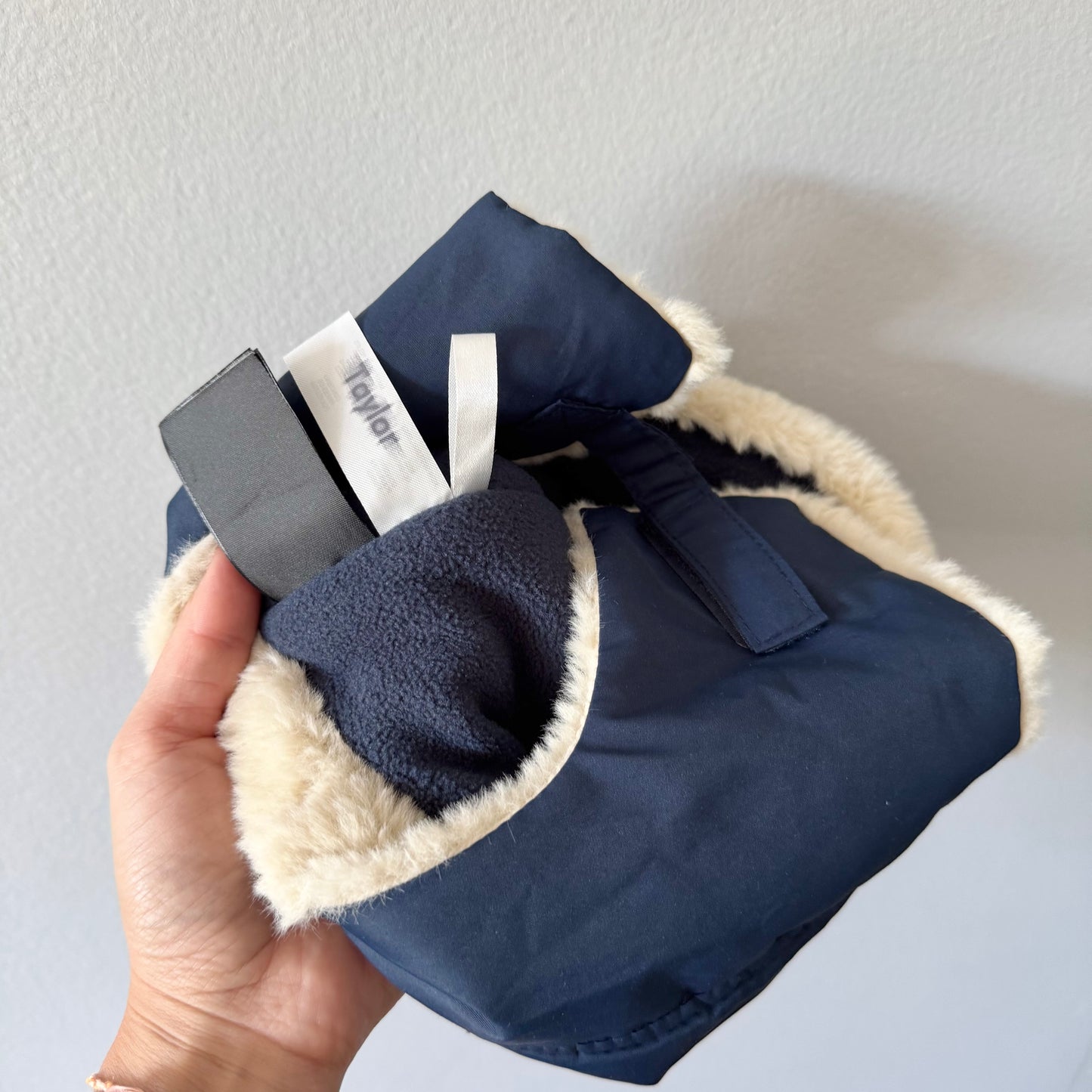 H&M / Navy sherpa lined winter hat / 8-12Y