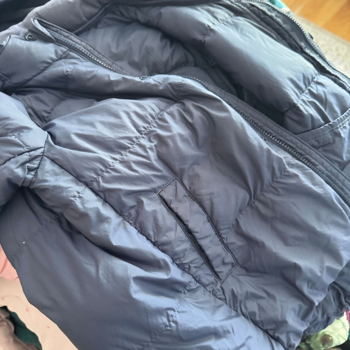 Uniqlo / Navy puffer jacket / 18-24M
