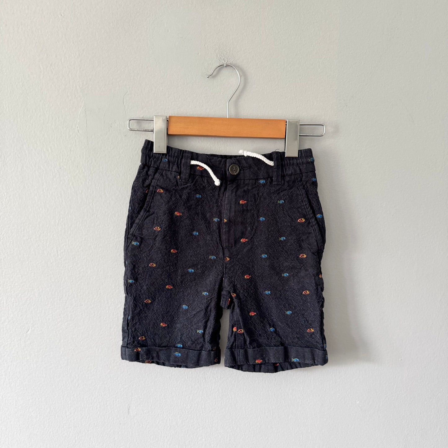 Urban Youth / Black x fish shorts / 7Y