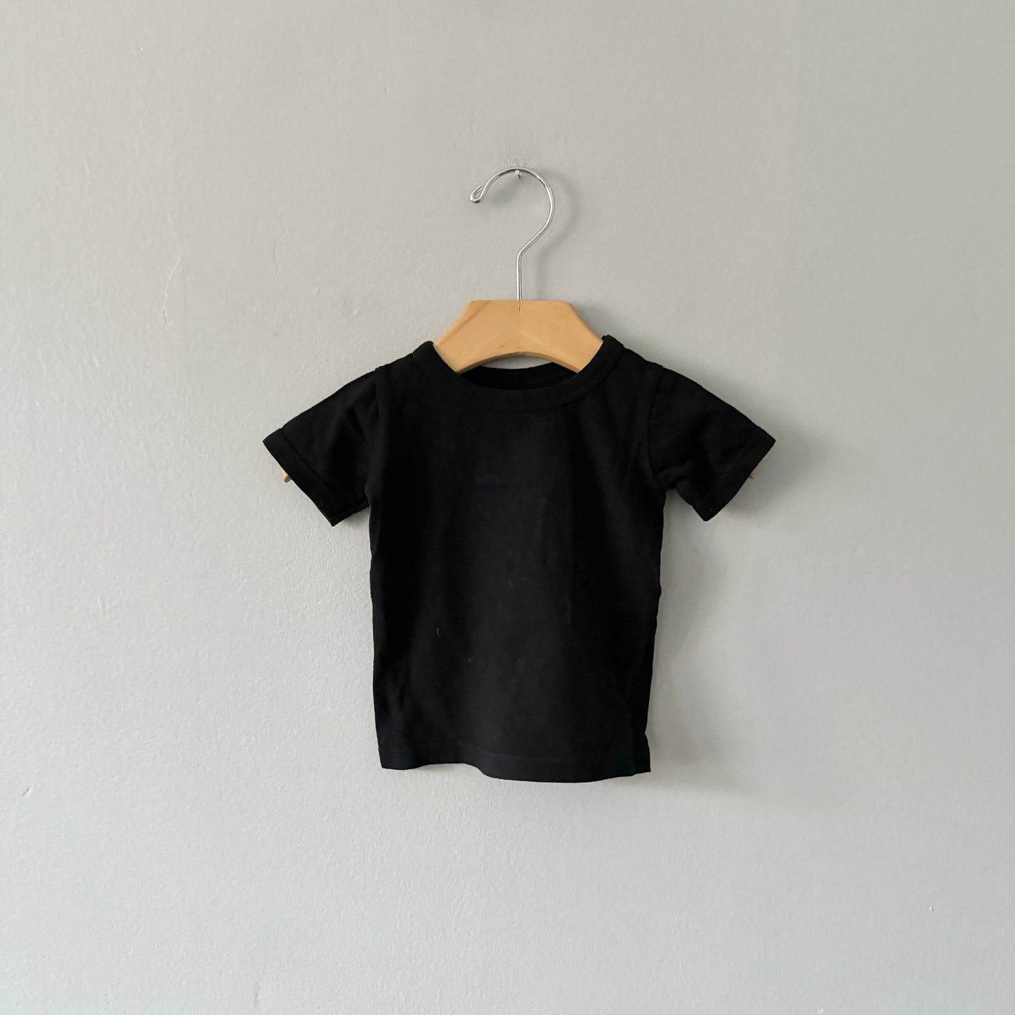 Mini mioche / Black T-shirt / 3-6M
