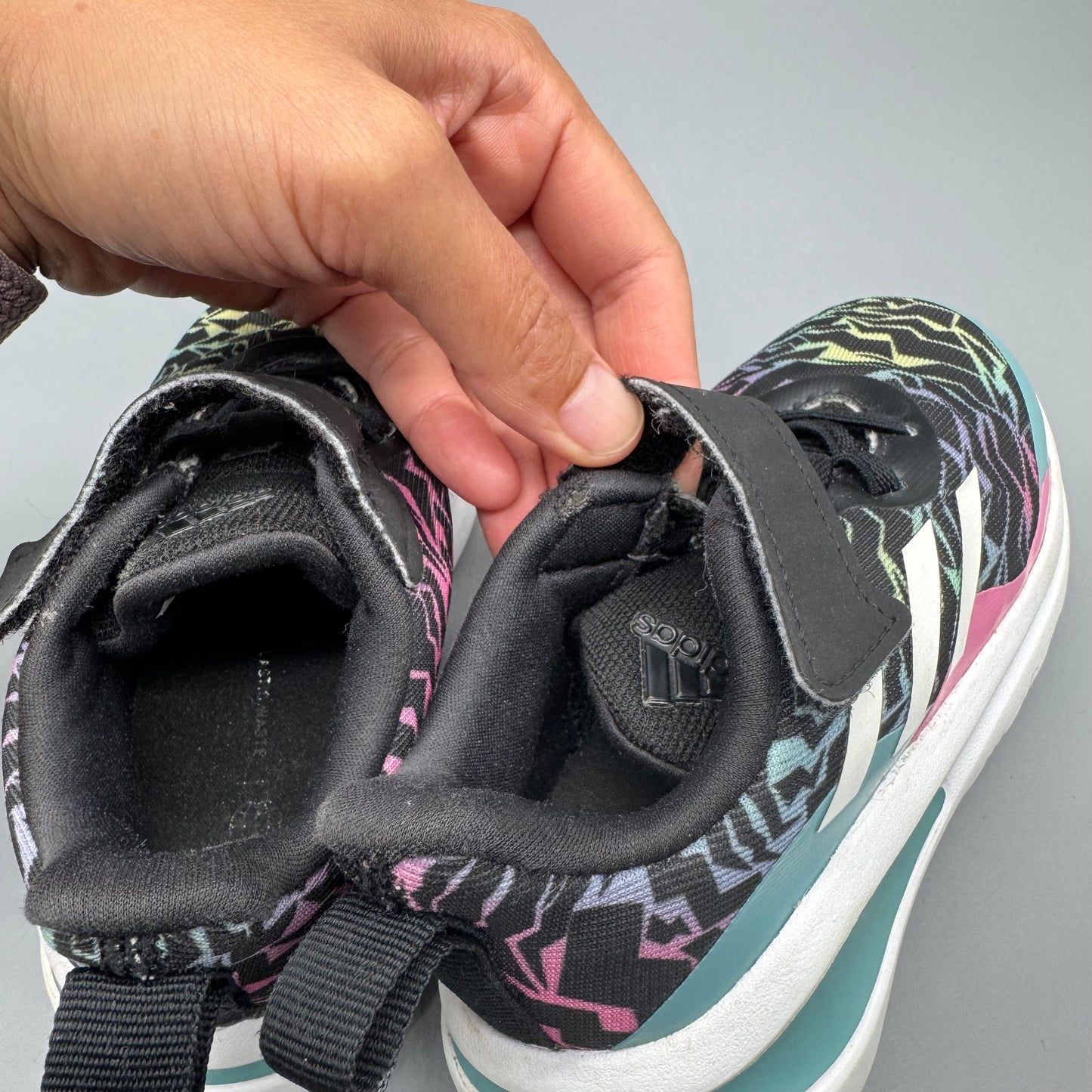 Adidas / Running Shoes / US8