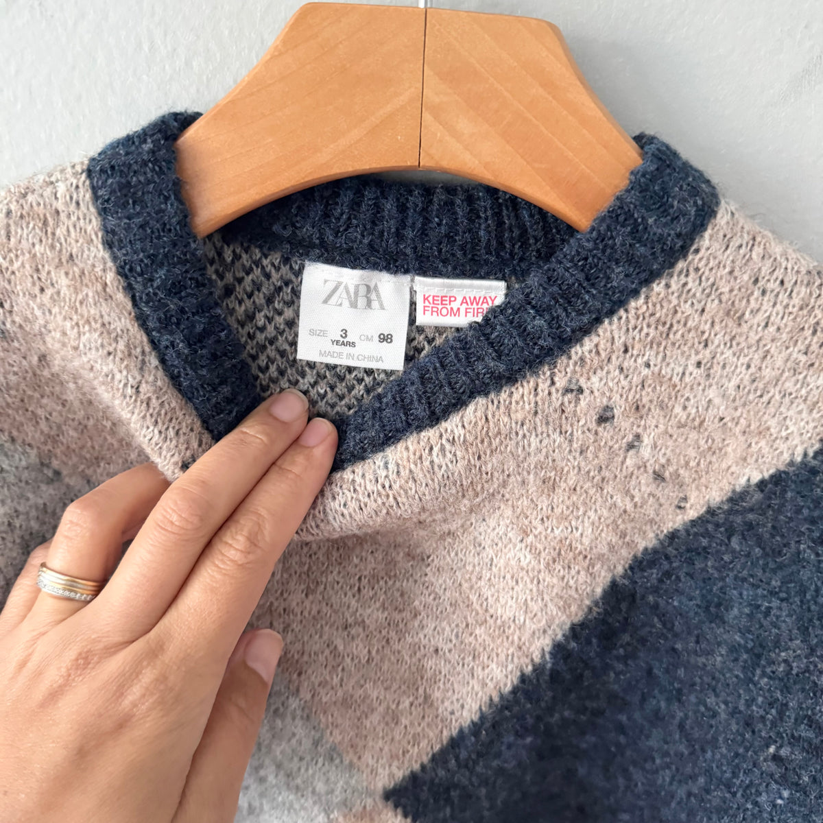 Zara / Navy beige argile knit pullover / 3Y