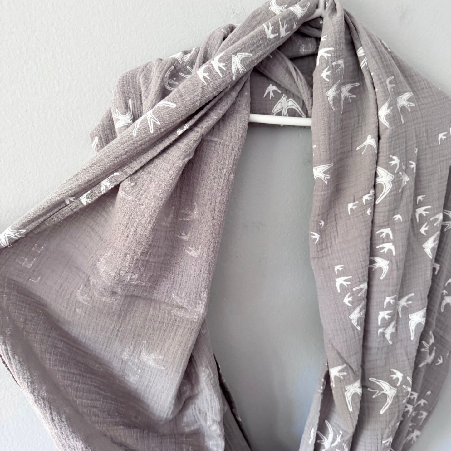 Bebe au lait / Muslin cotton nursing cape