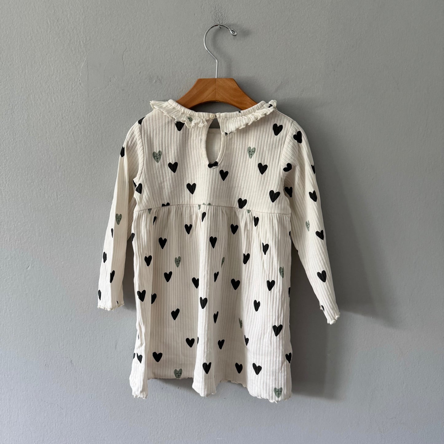H&M / White ribbed x heart dress / 2-3Y