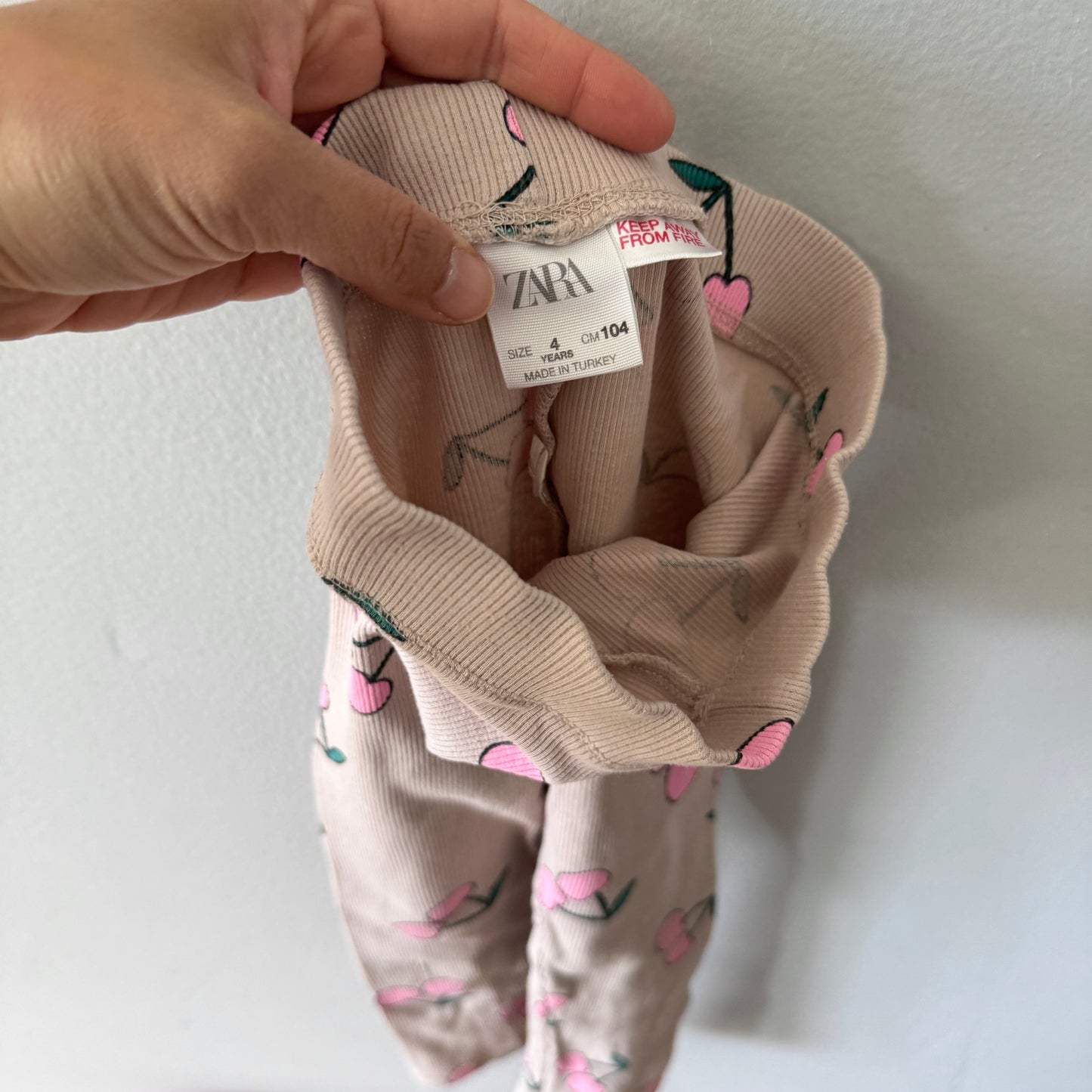 Zara / Cherry sweatshirt & leggings set / 4Y