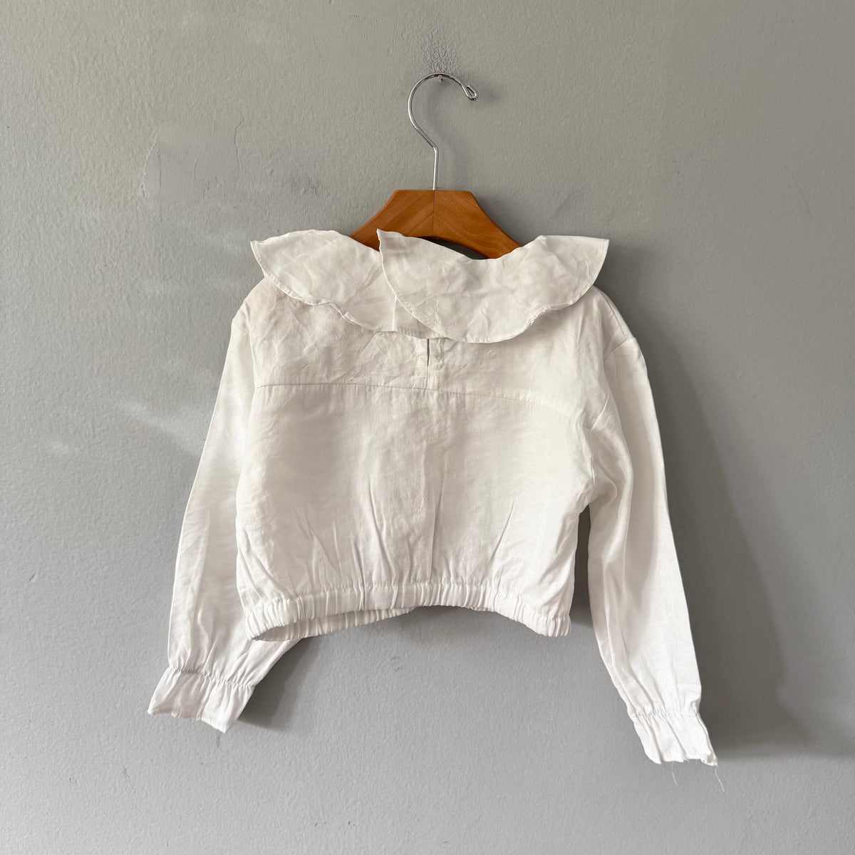 Zara / White ruffle blouse / 6Y