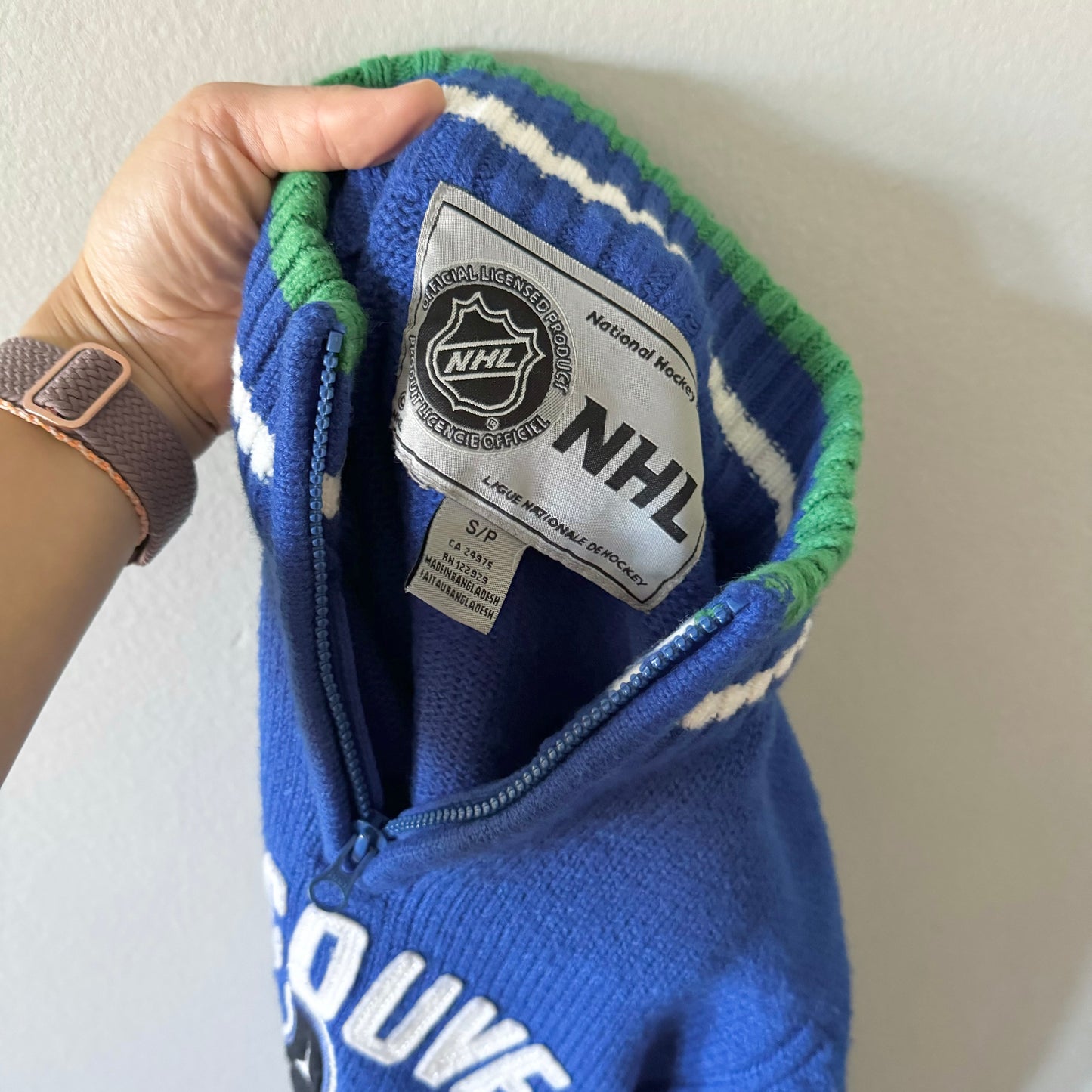 NHL / Vancouver Canucks knit sweater / 8-9Y