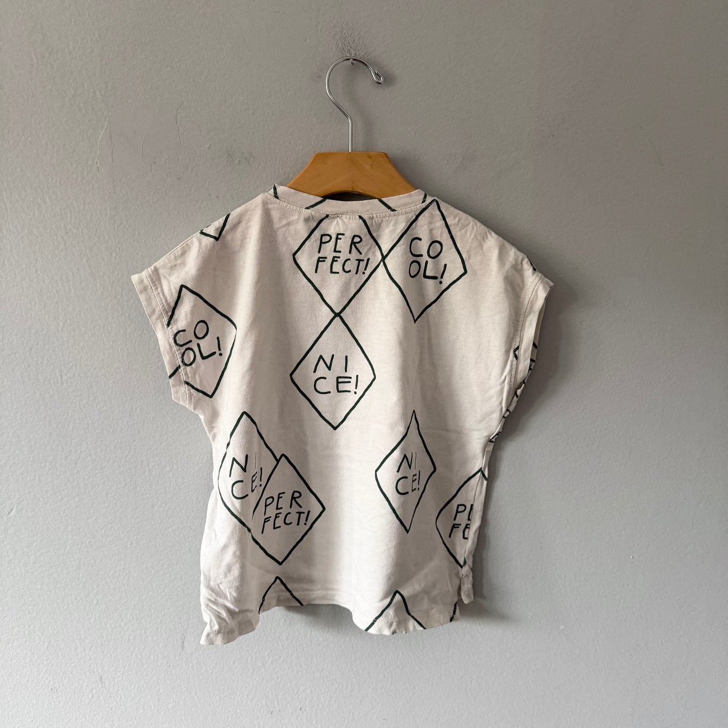 Zara / White x green sign T-shirt / 2-3Y