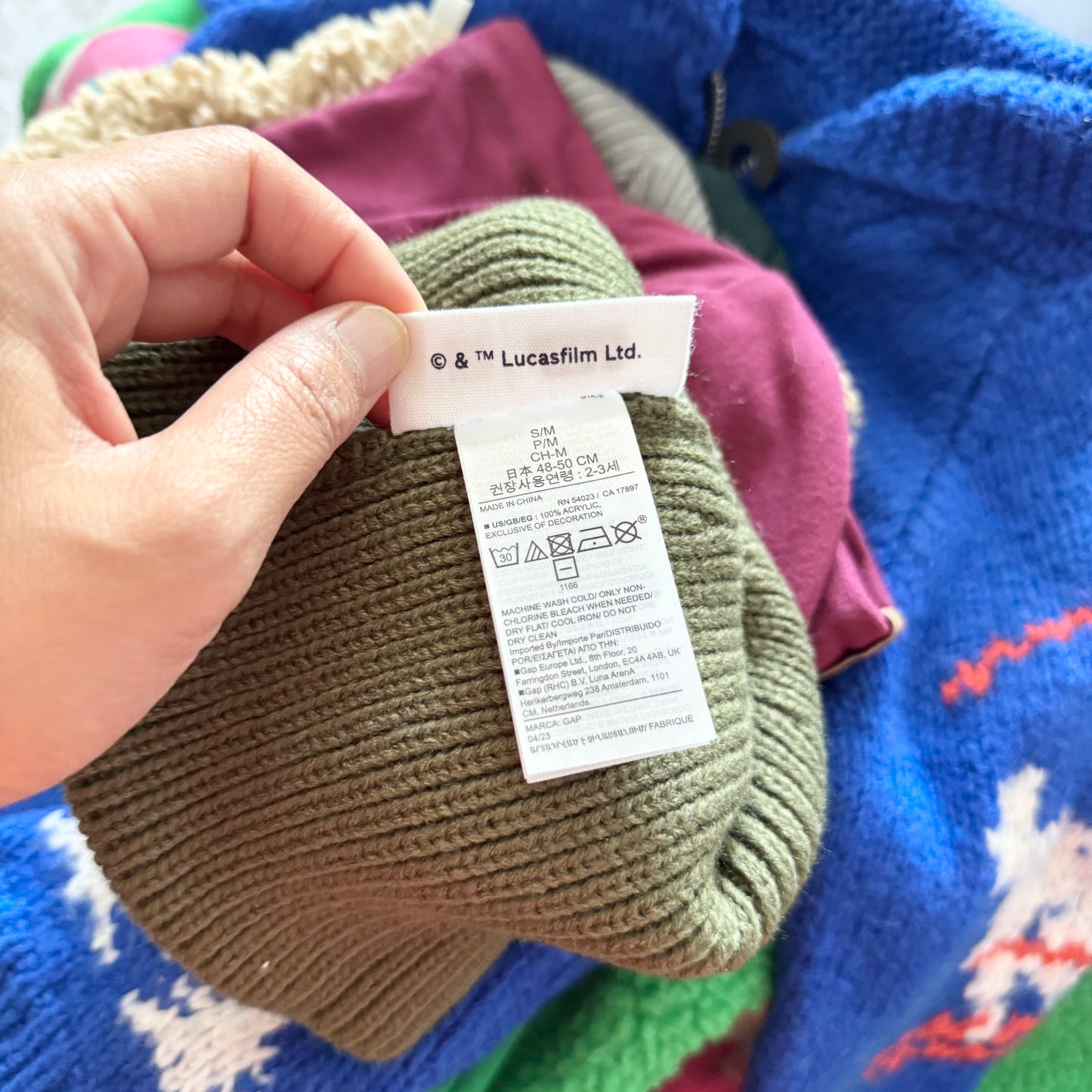 Gap / Khaki Yoda pompom beanie / 2-3Y - New with tag