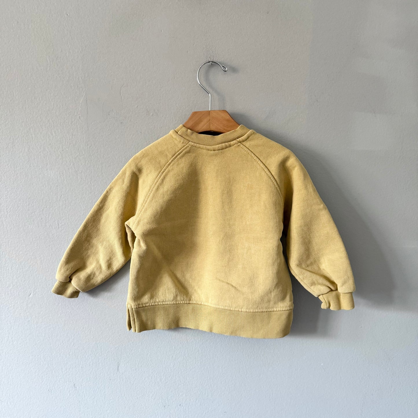 Zara / Sweat-shirt moutarde / 18-24M