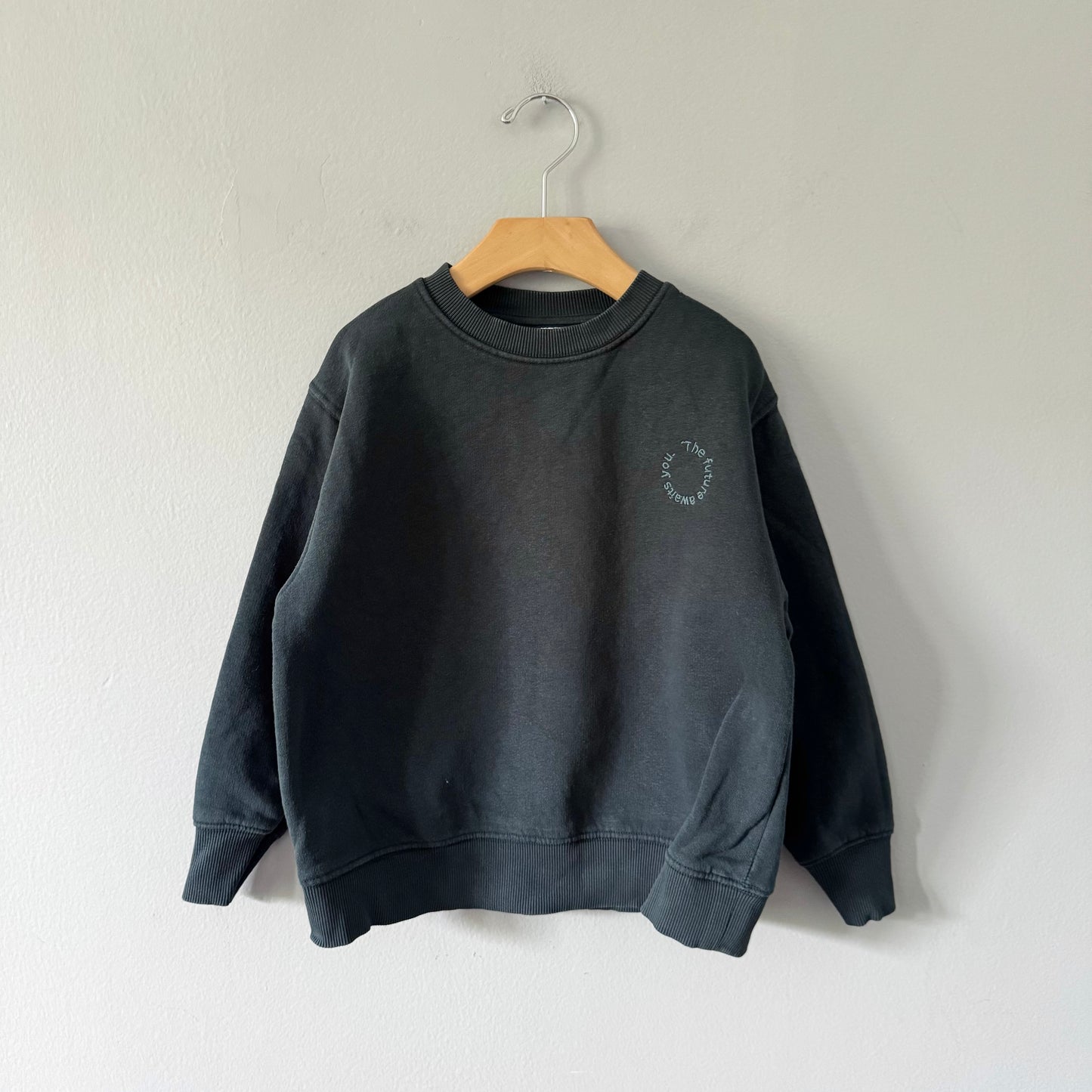 Zara / Dark green sweatshirt / 7Y