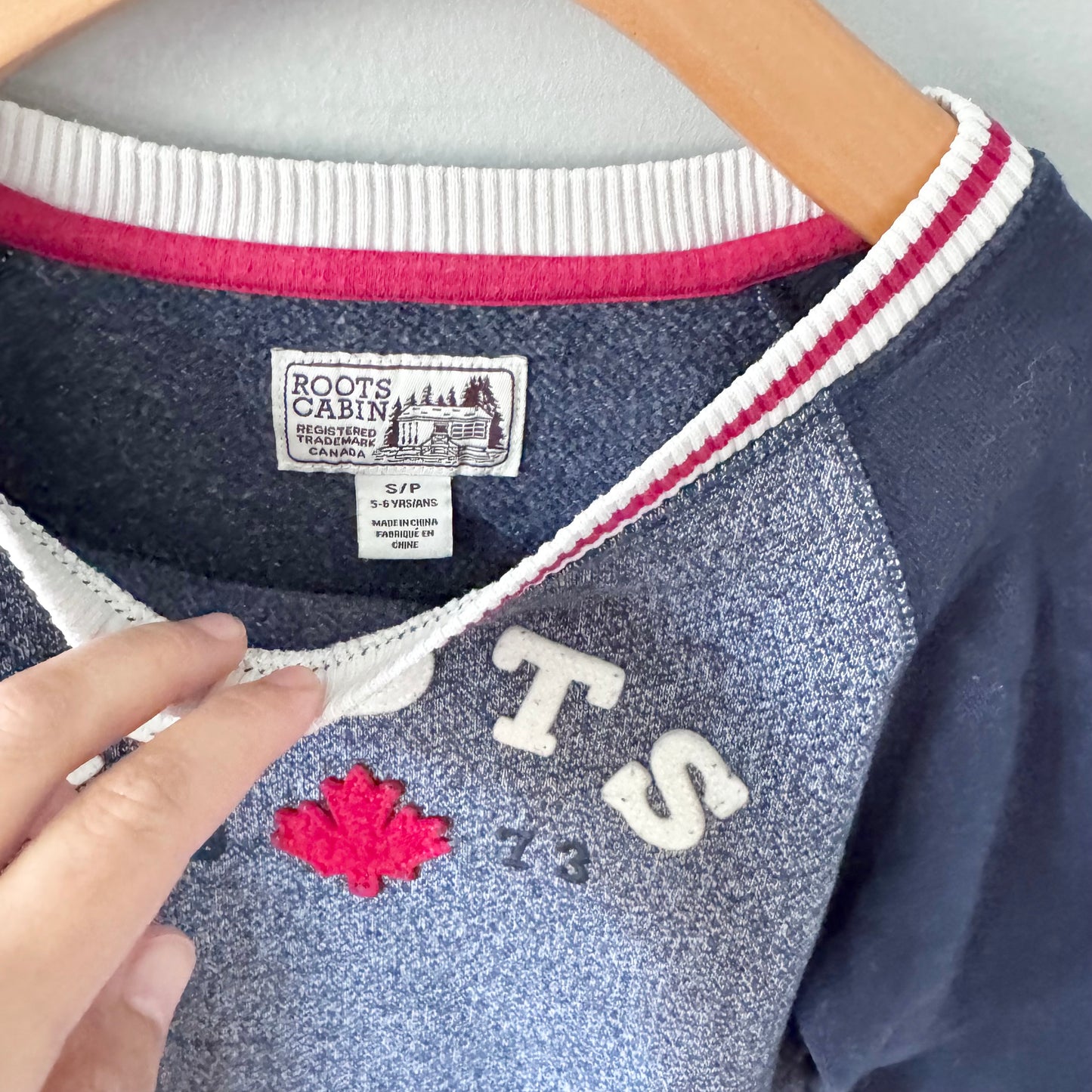 Roots / Navy salt and pepper sweatshirt / 5-6Y