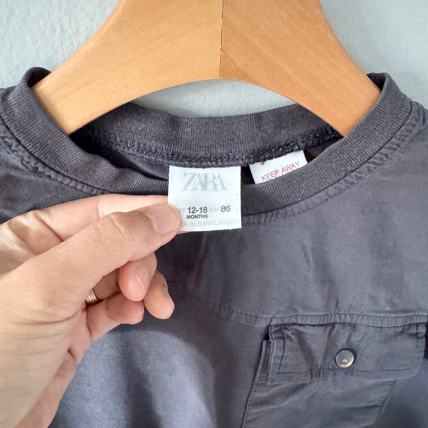 Zara / Dark grey T-shirt with pocket / 12-18M