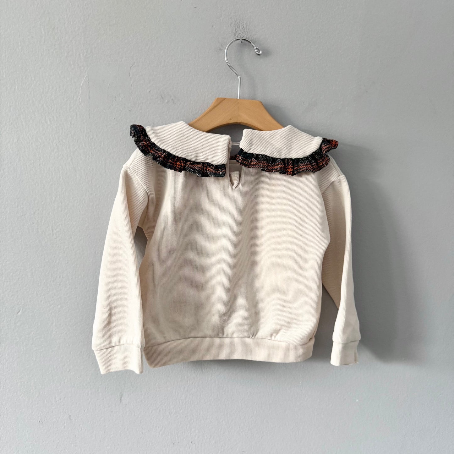 No brand / Ivory long sleeve with ruffle collar / 3T