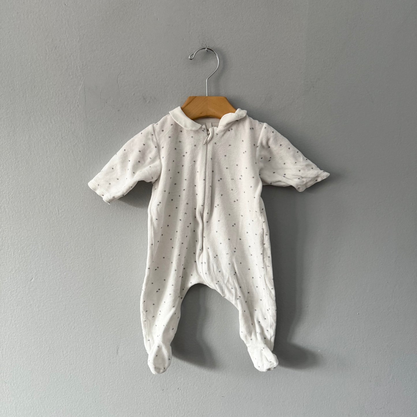 Petit Bateau / White velour footed romper / 3M