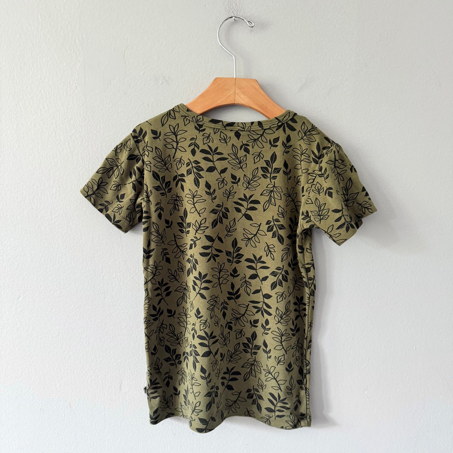 Little & Lively / Khaki x leaves T-shirt / 5-6Y