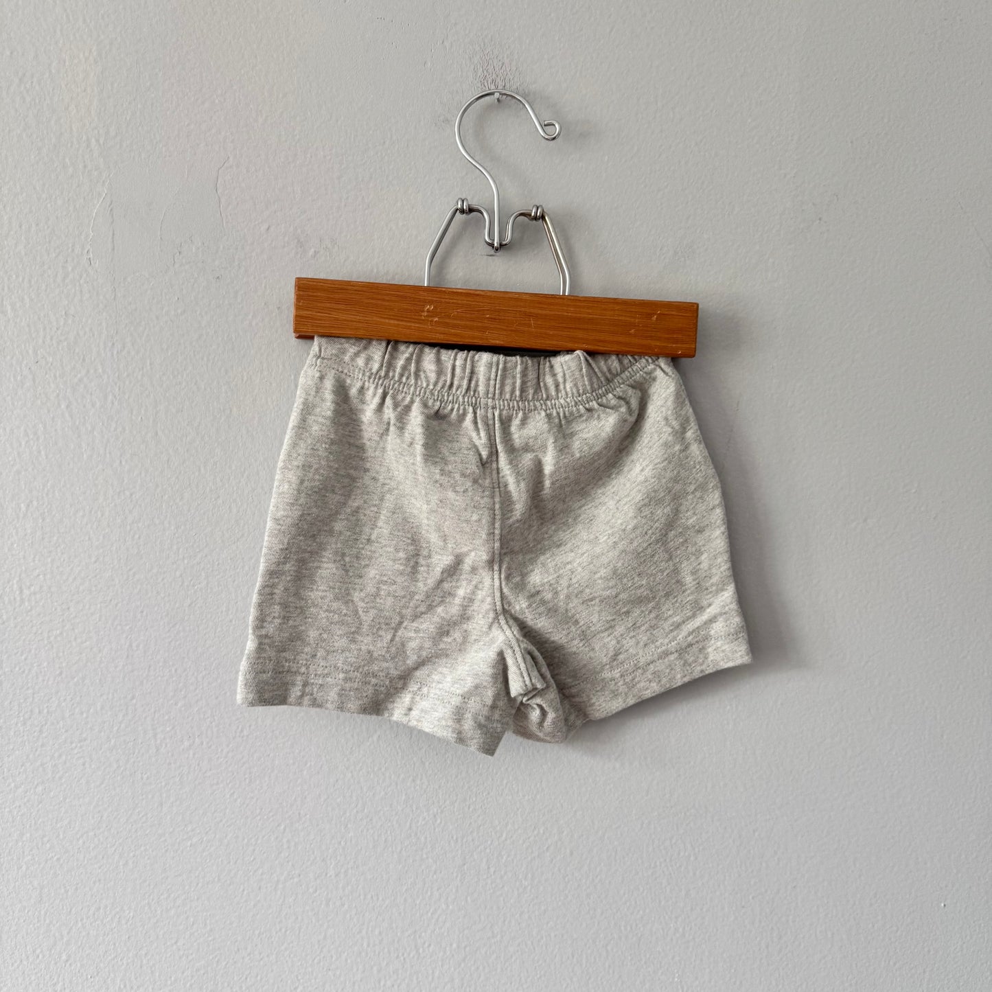 Gap / Light grey soft cotton shorts / 6-12M - New with tag