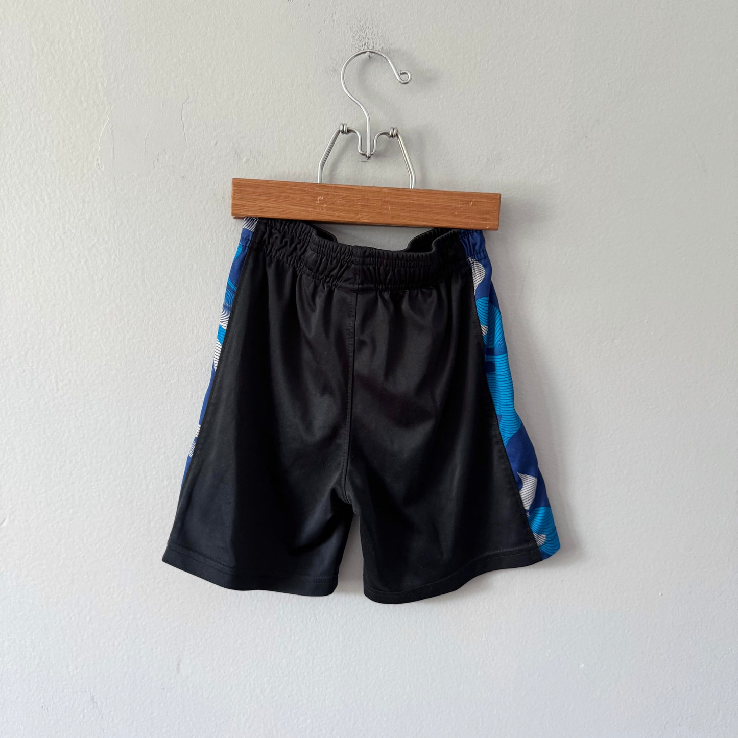 Under Armour / Active shorts / 4Y