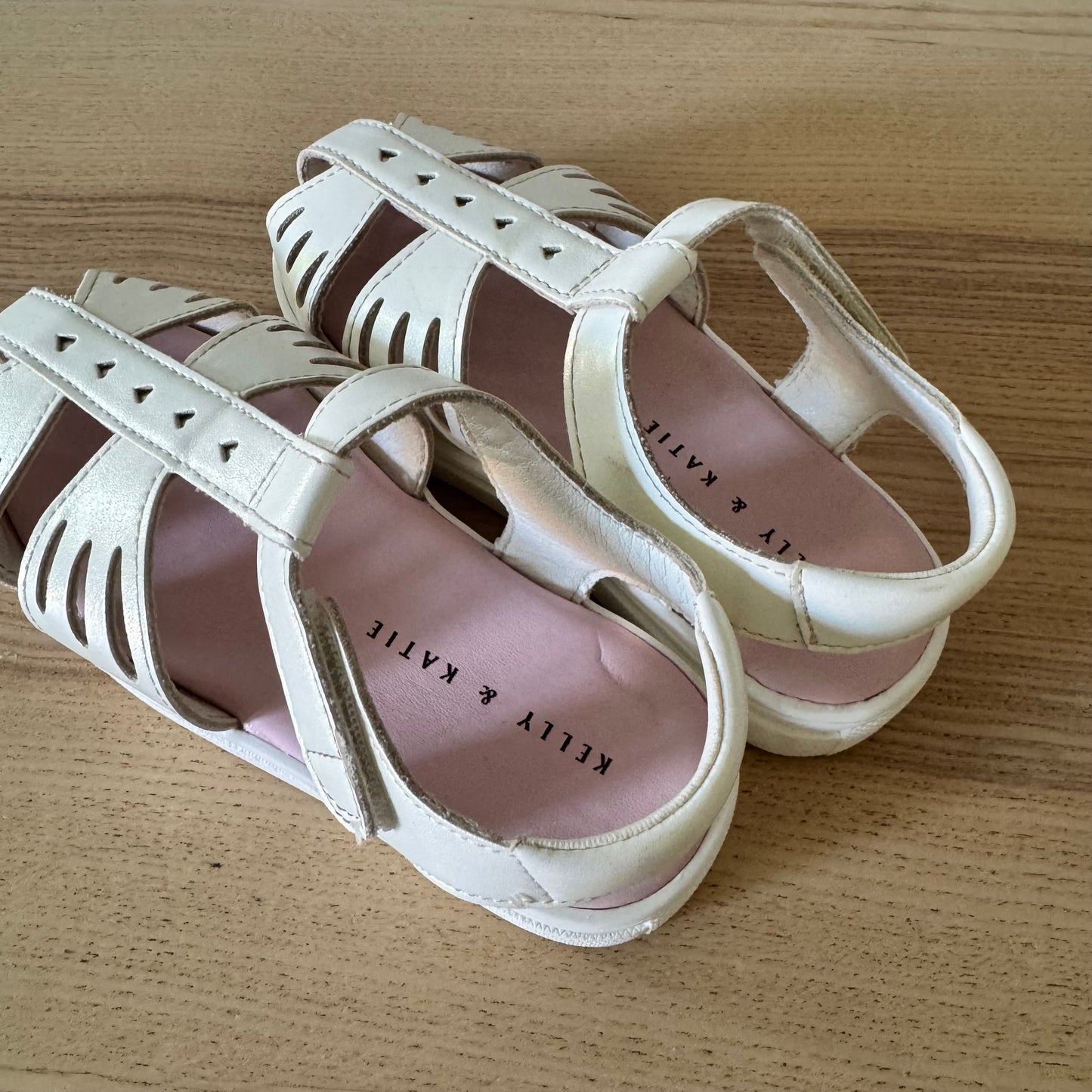 Kelly & Katie / White sandals / US10