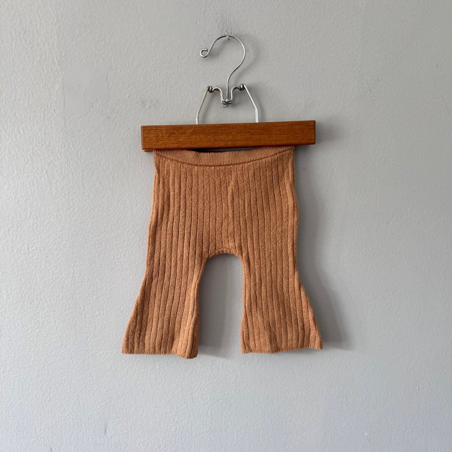 Gap / Brown ribbed knit leggings / 0-3M