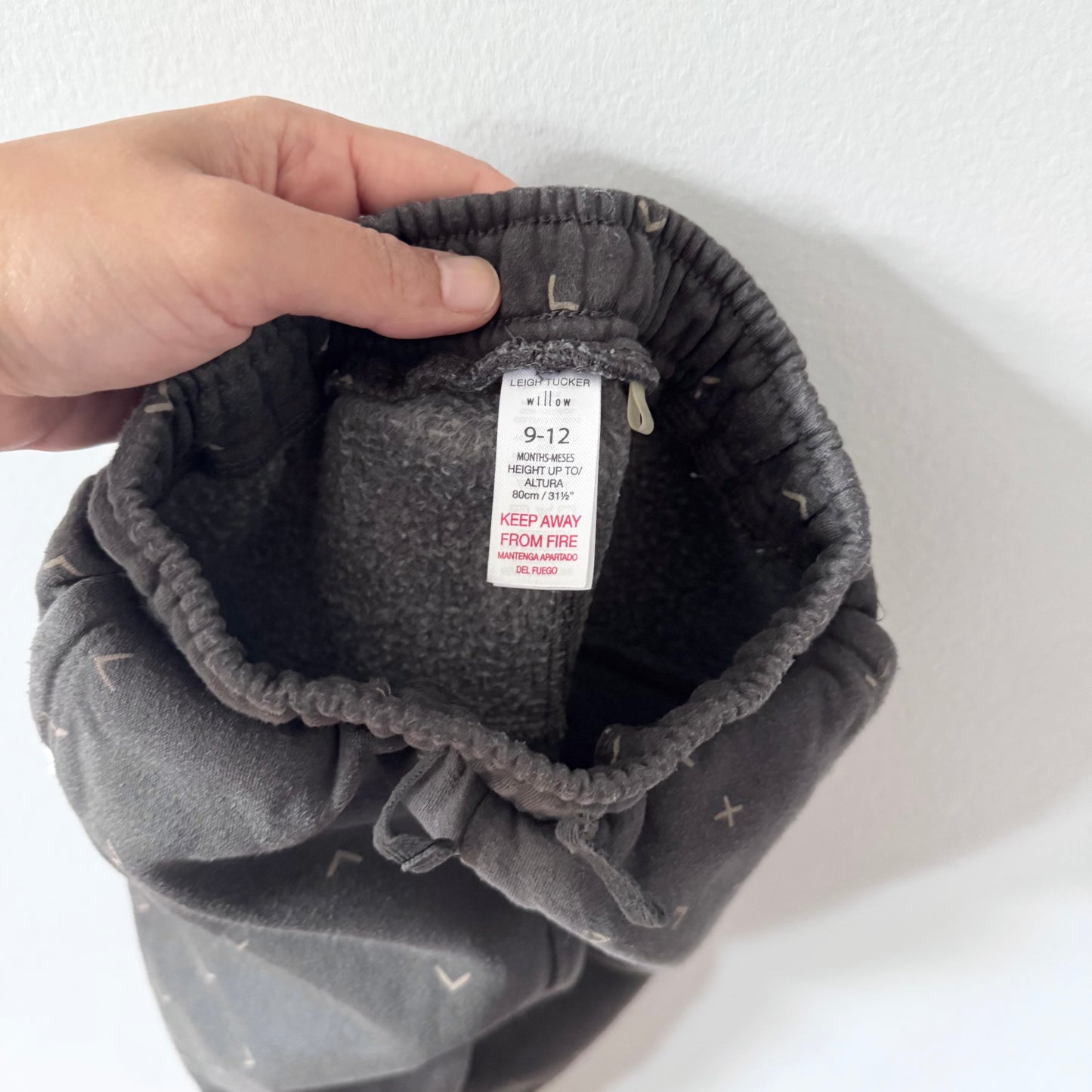 Leigh Tucker / Dark grey sweatpants / 9-12M