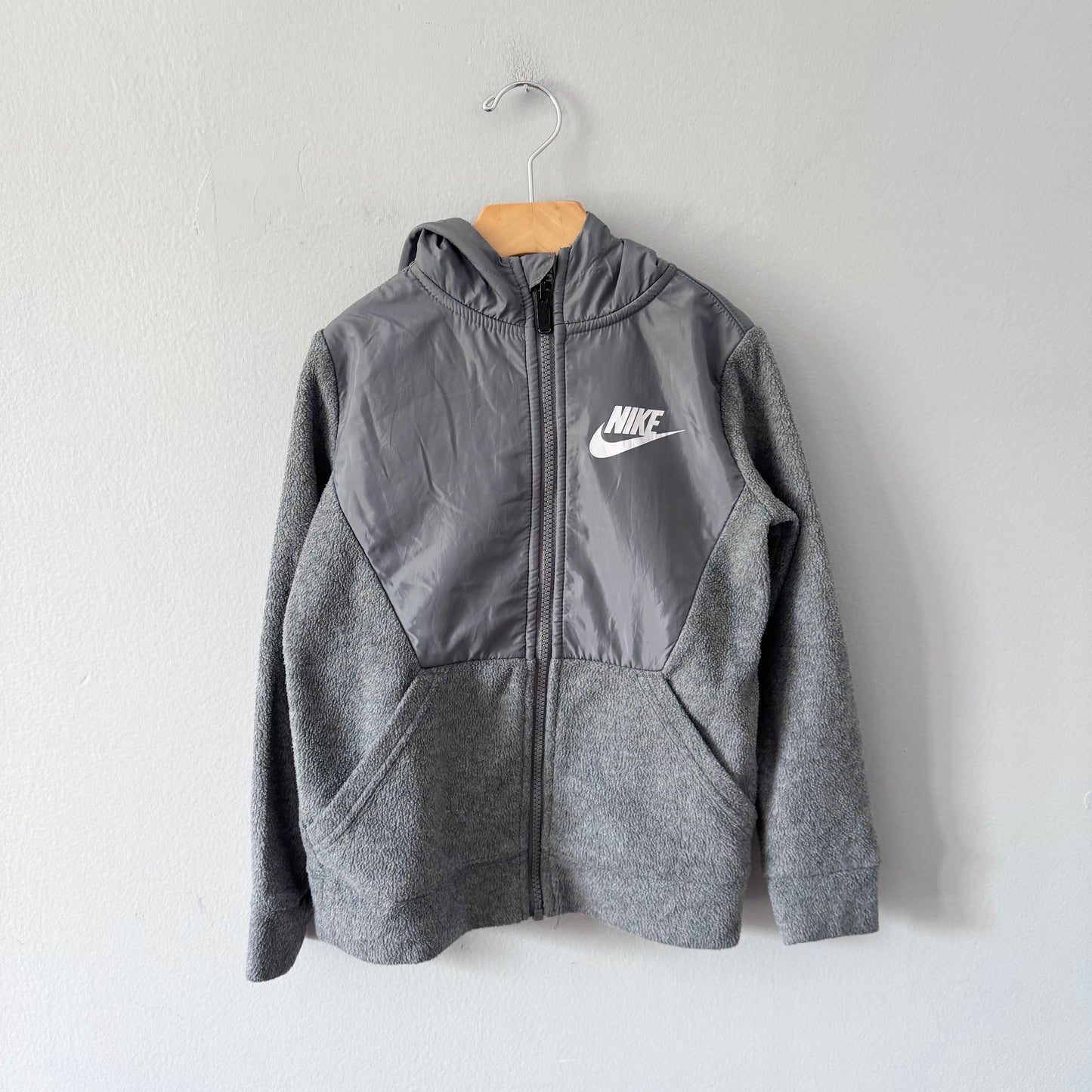 Nike / Grey zip up fleece jacket / 6-7Y