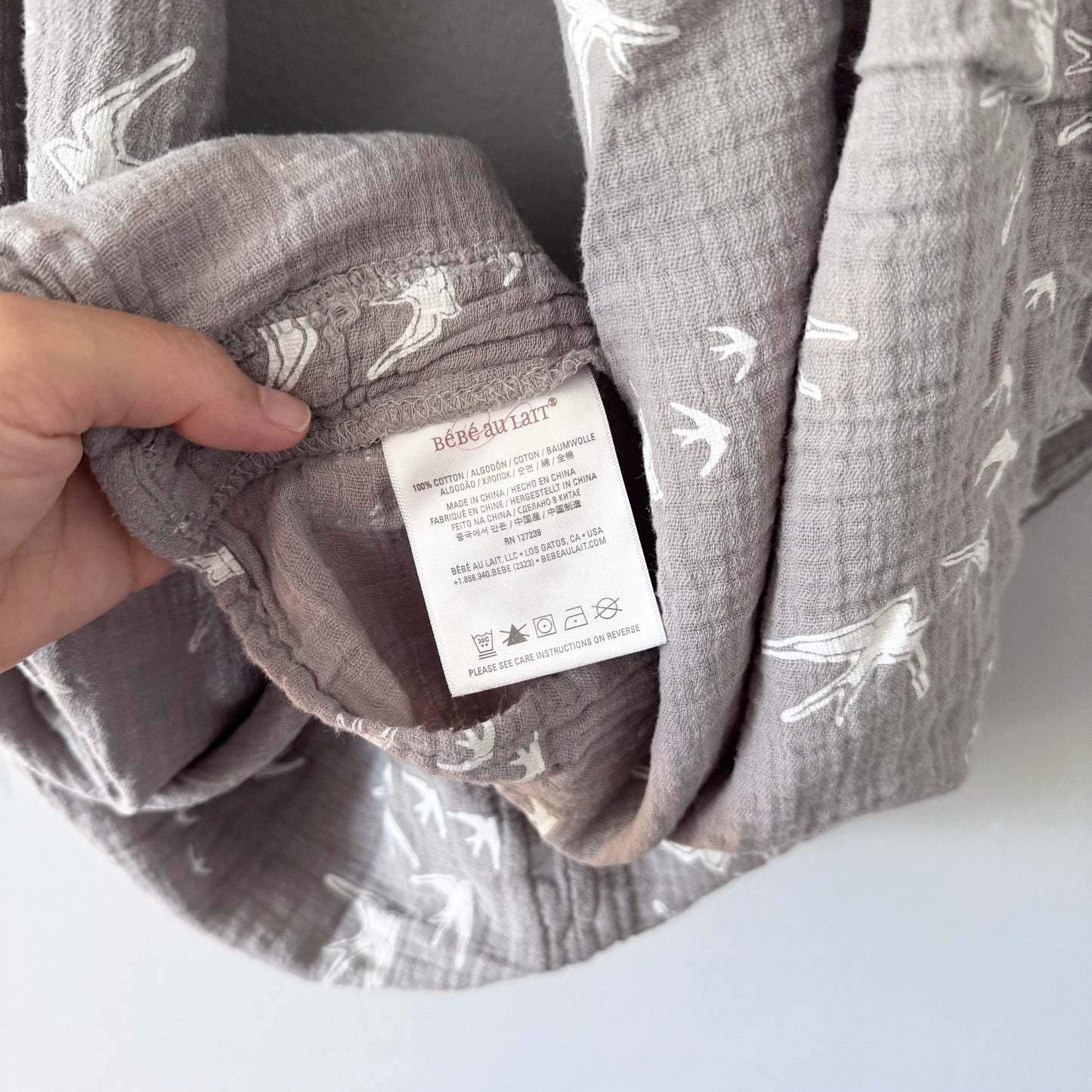 Bebe au lait / Muslin cotton nursing cape