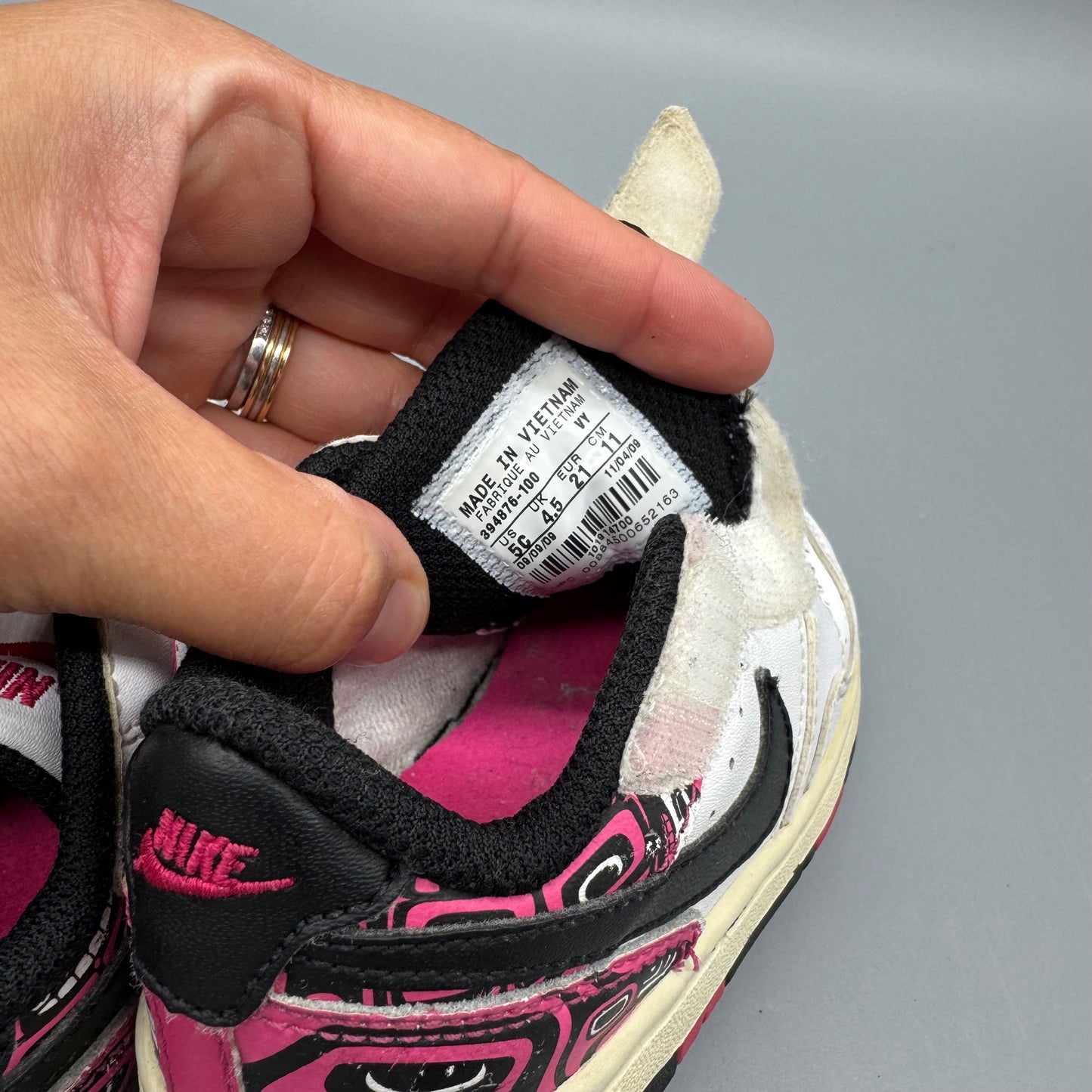 Nike / Running Shoes / US5