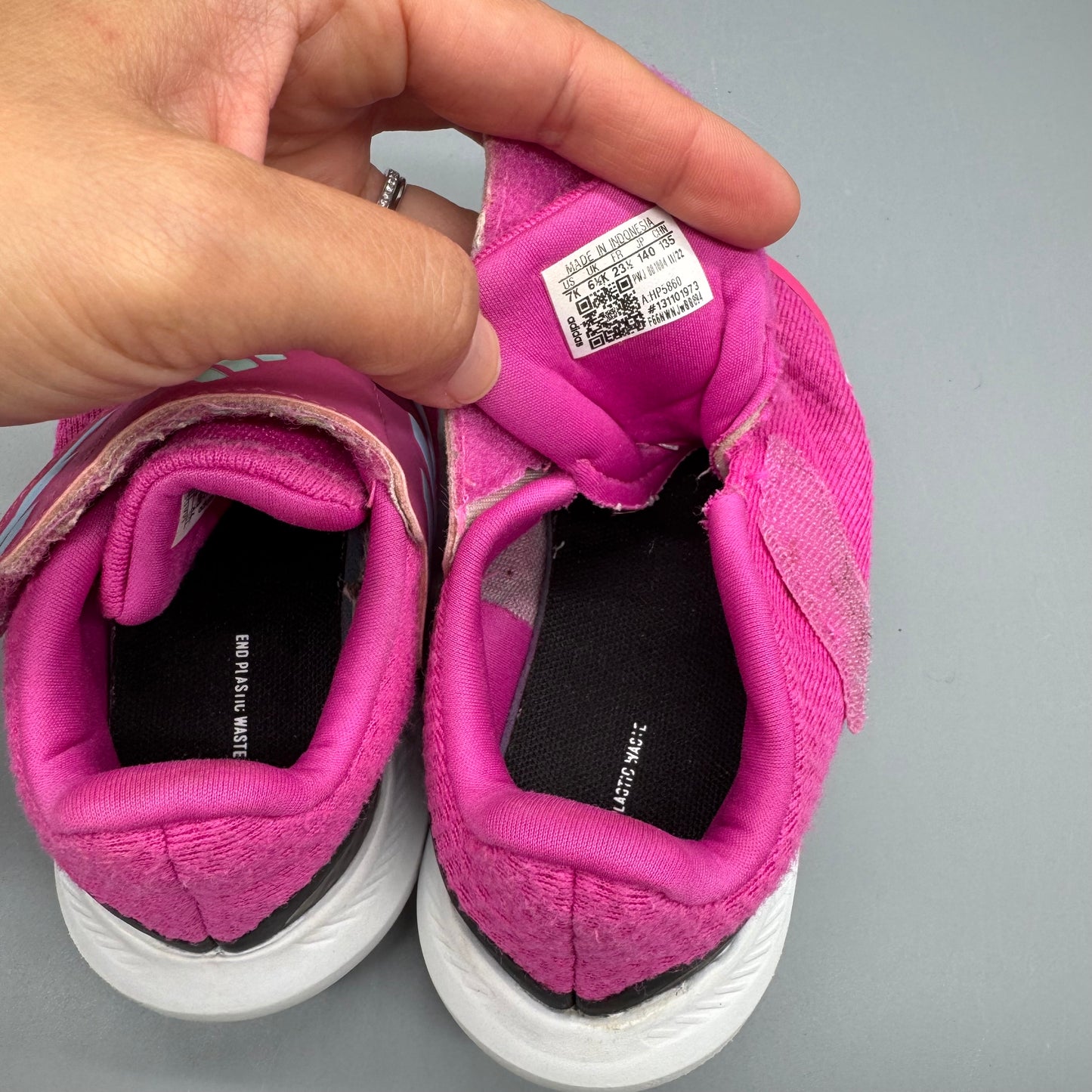 Adidas / Running Shoes / US7