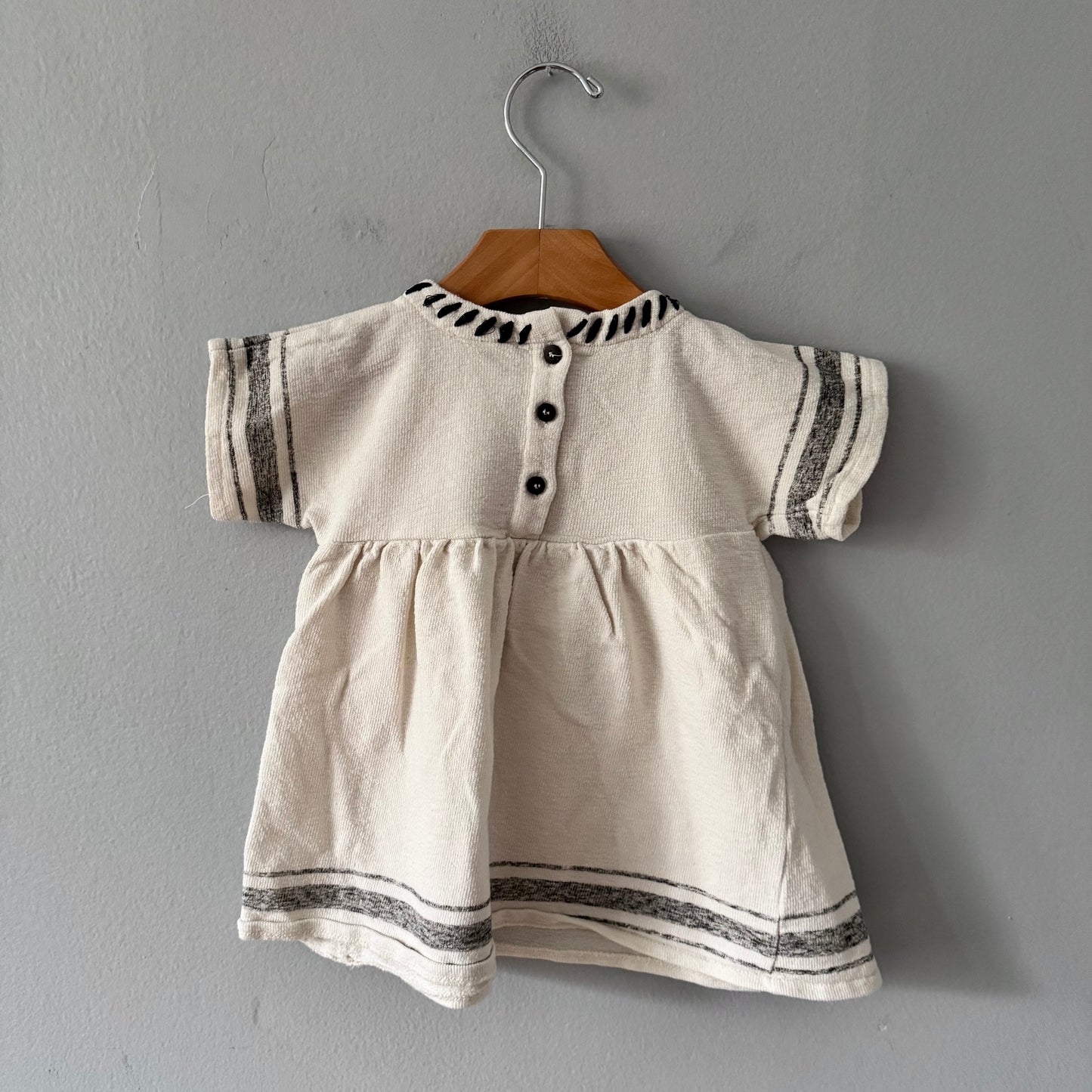 Zara / White x black dress / 12-18M