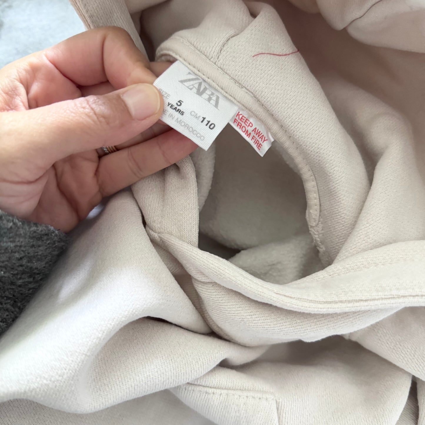 Zara / Off white Skate hoodie / 5Y