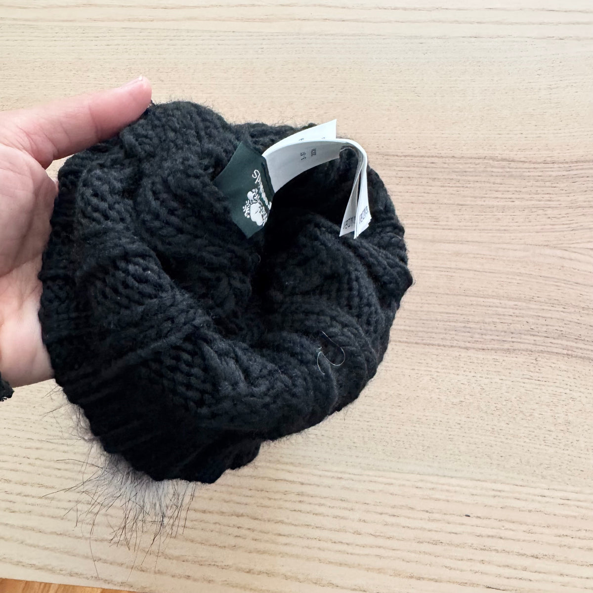 Roots / Black knit hat / 3-5Y - New with tag