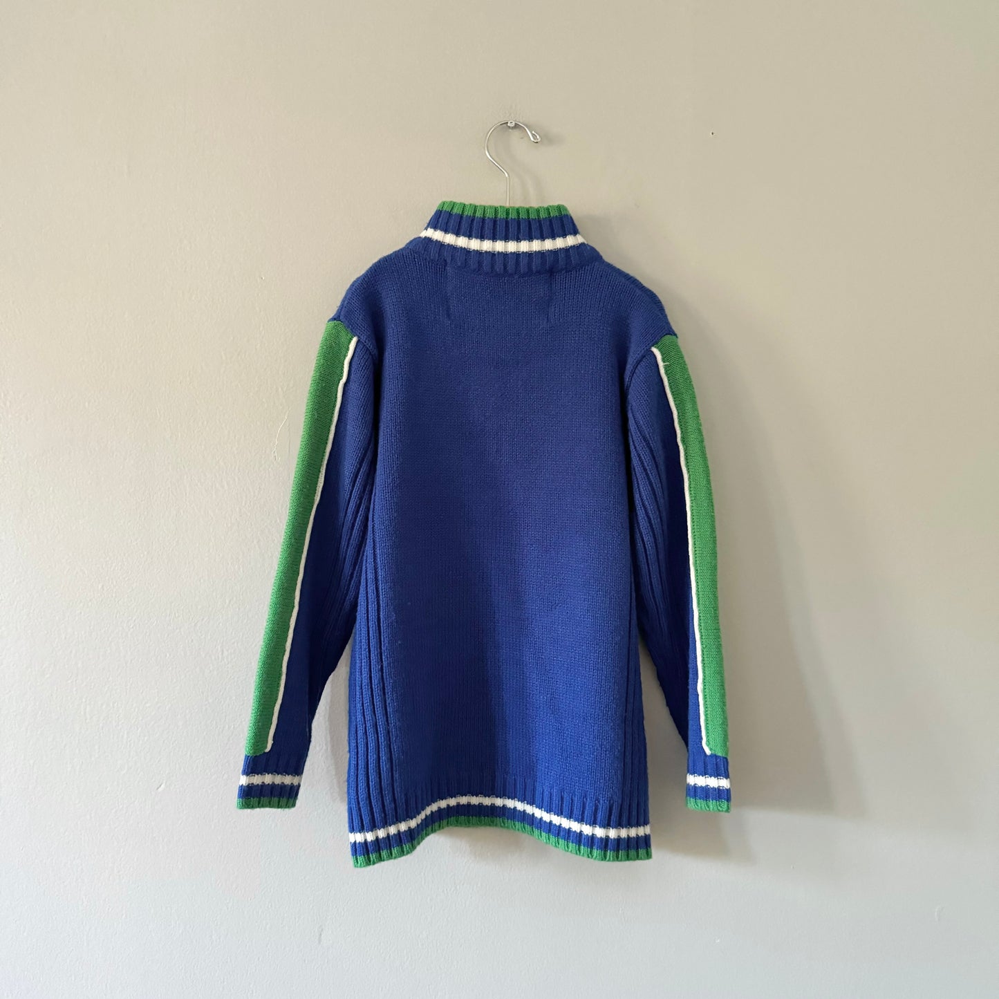 NHL / Vancouver Canucks knit sweater / 8-9Y