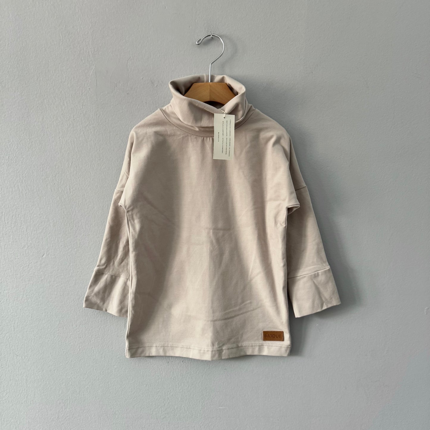 Bajoue / Turtle neck long sleeve top - beige / 4-6T - New with tag