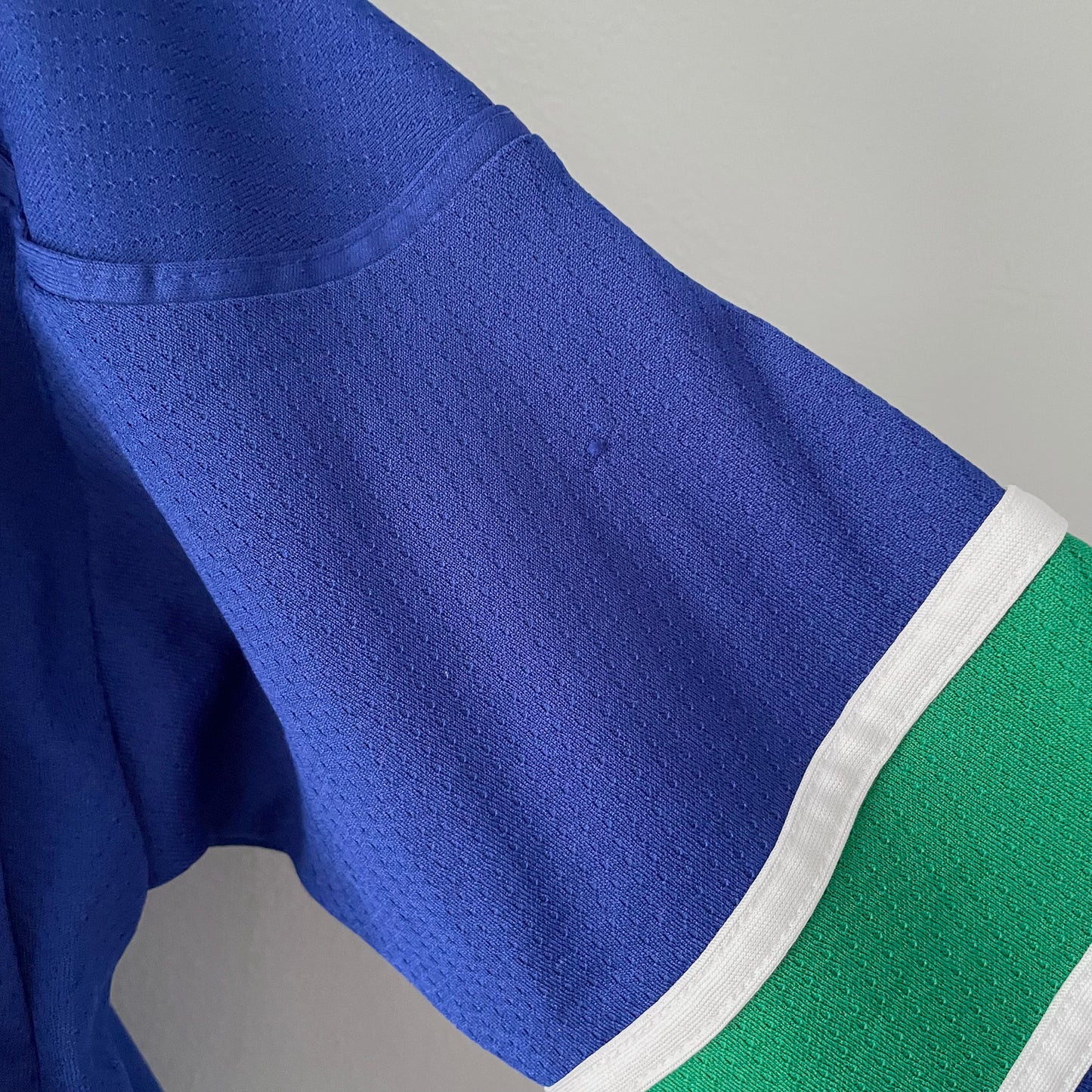 NHL / Vancouver Canucks jersey / 4-7Y