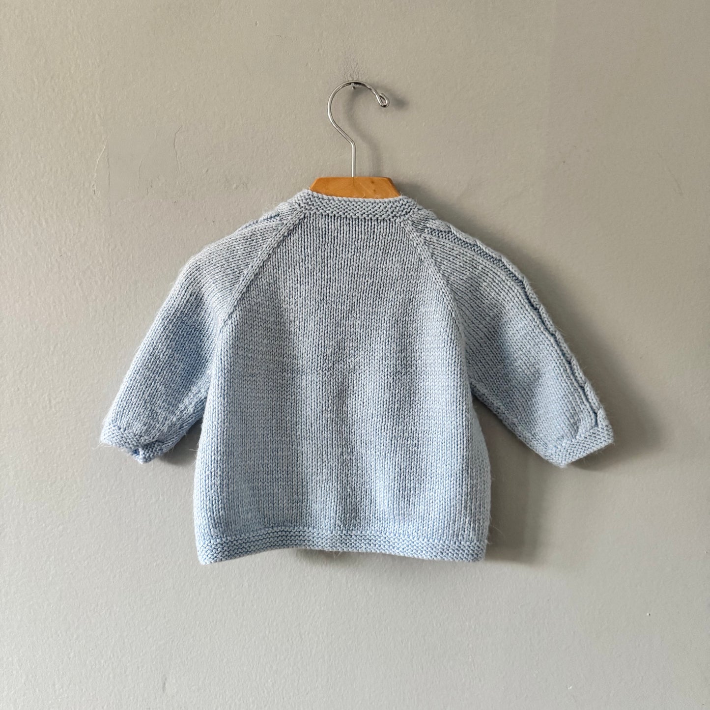 Fait main / Gilet en tricot bleu clair / 6-12M