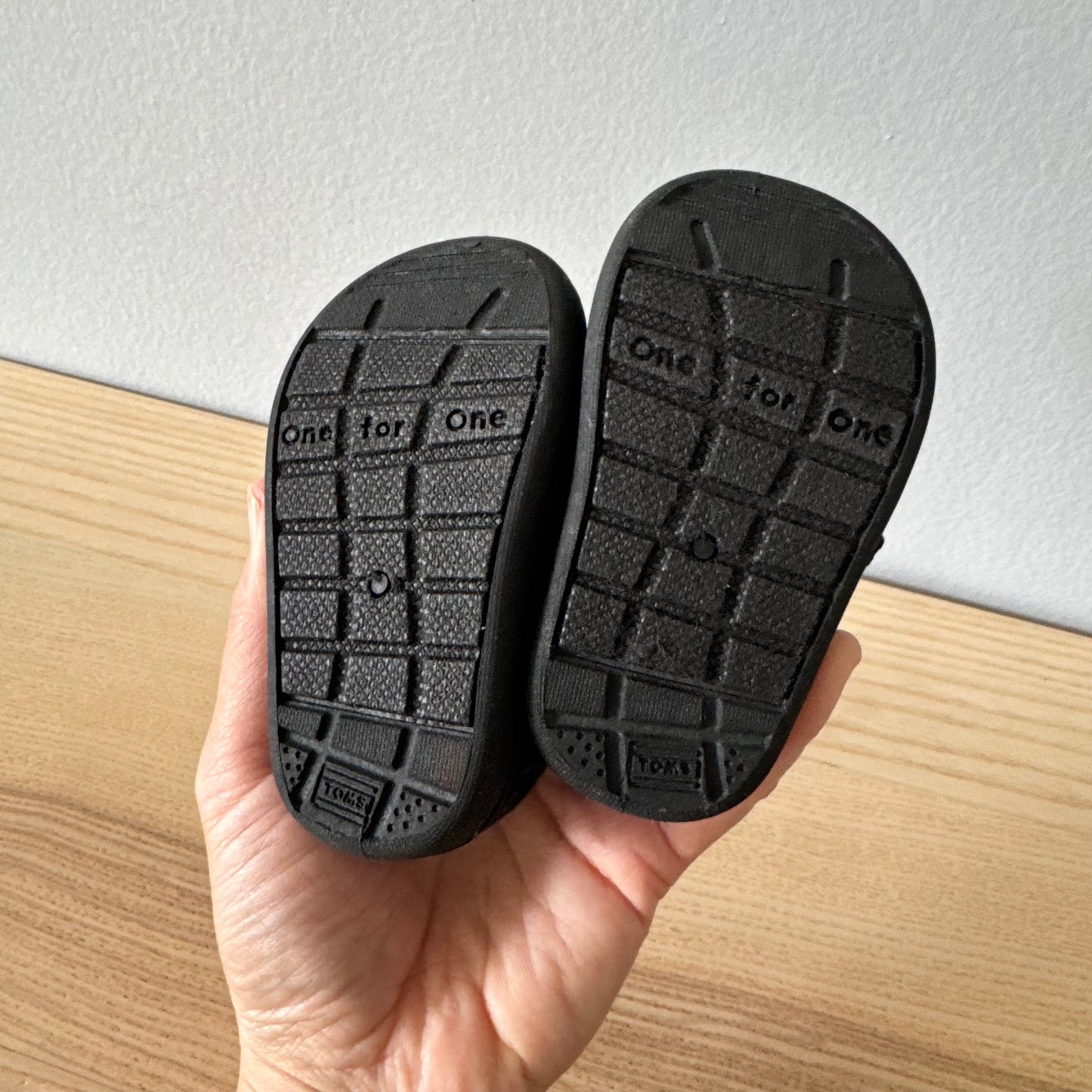 Toms / Shoes / US3