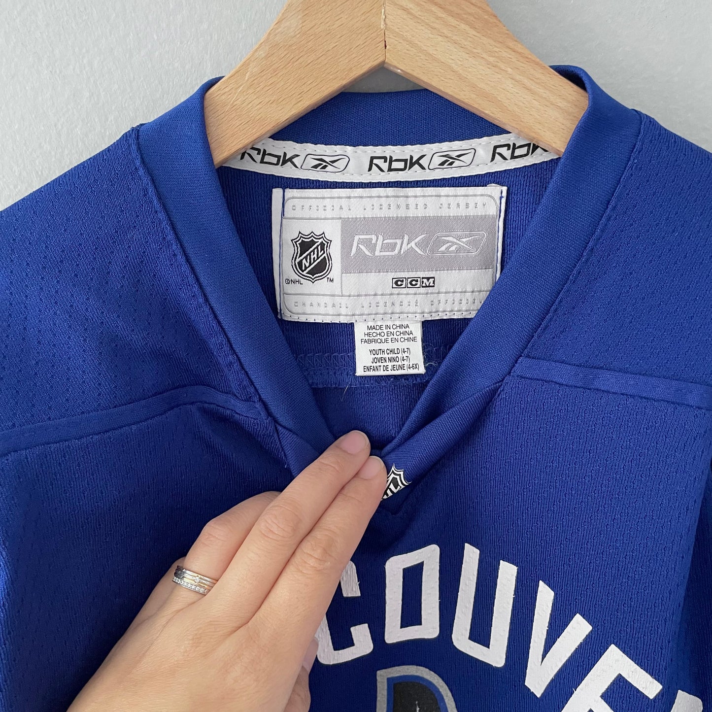 NHL / Vancouver Canucks jersey / 4-7Y
