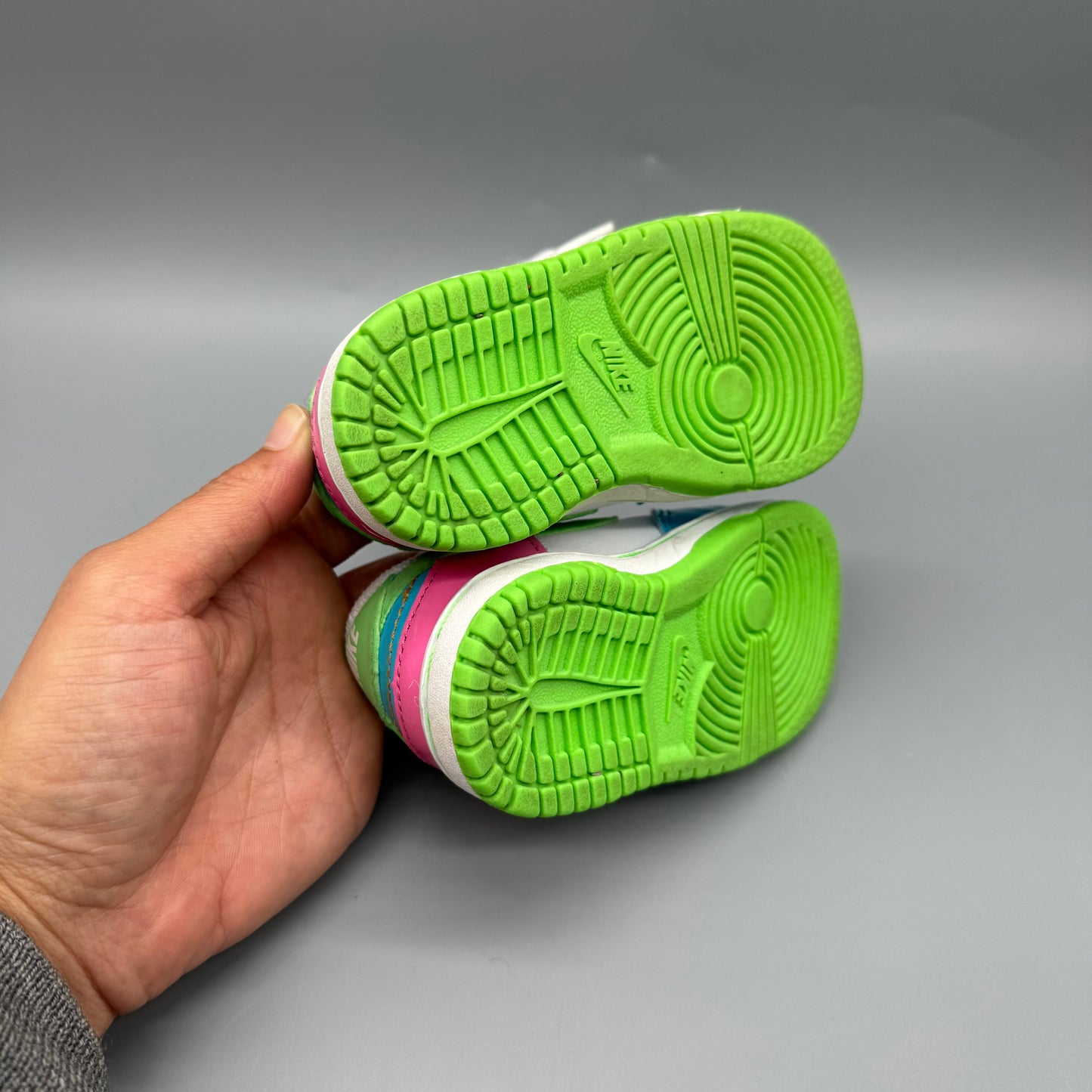 Nike / Running Shoes / US4