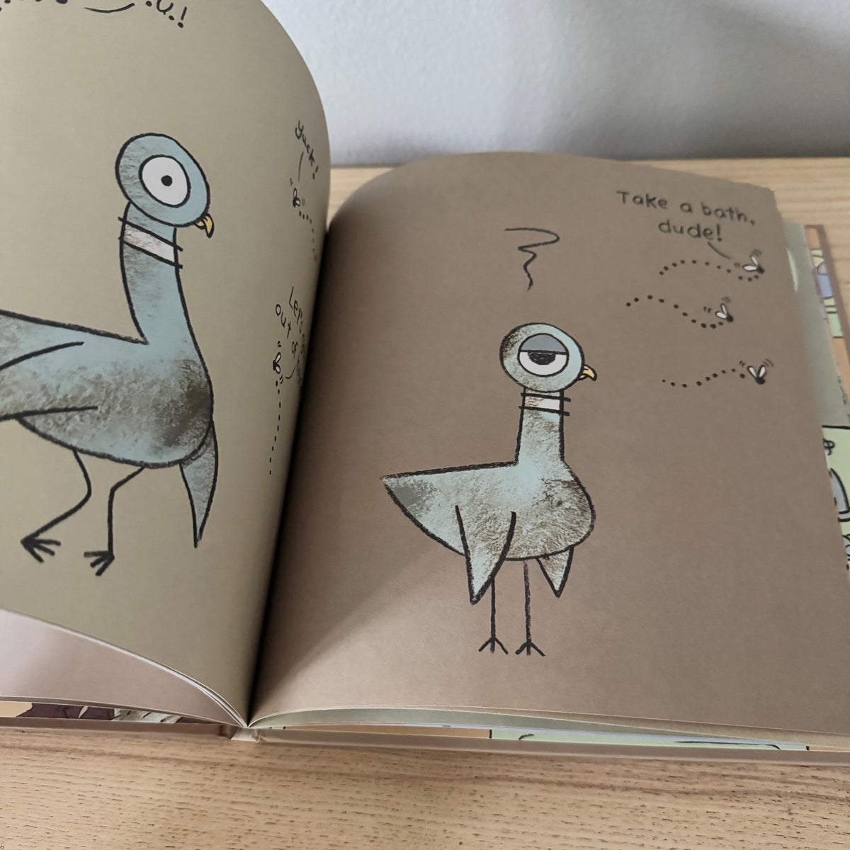 The Pigeon Needs a Bath! / Mo Willems