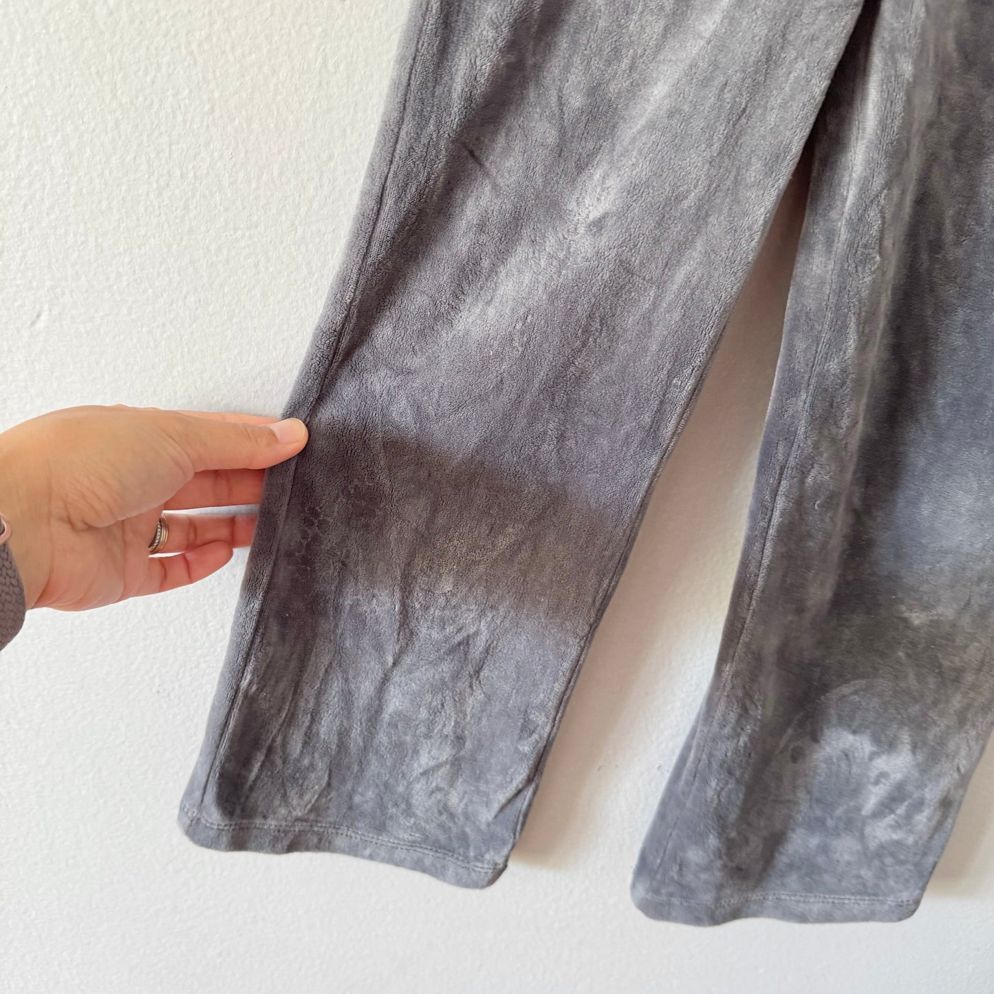 H&M / Grey velour pants / 3-4Y