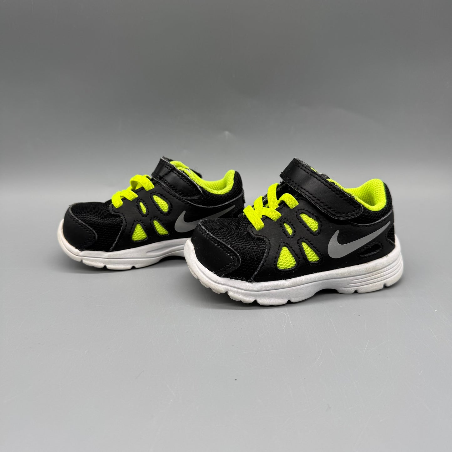 Nike / Running Shoes / US5