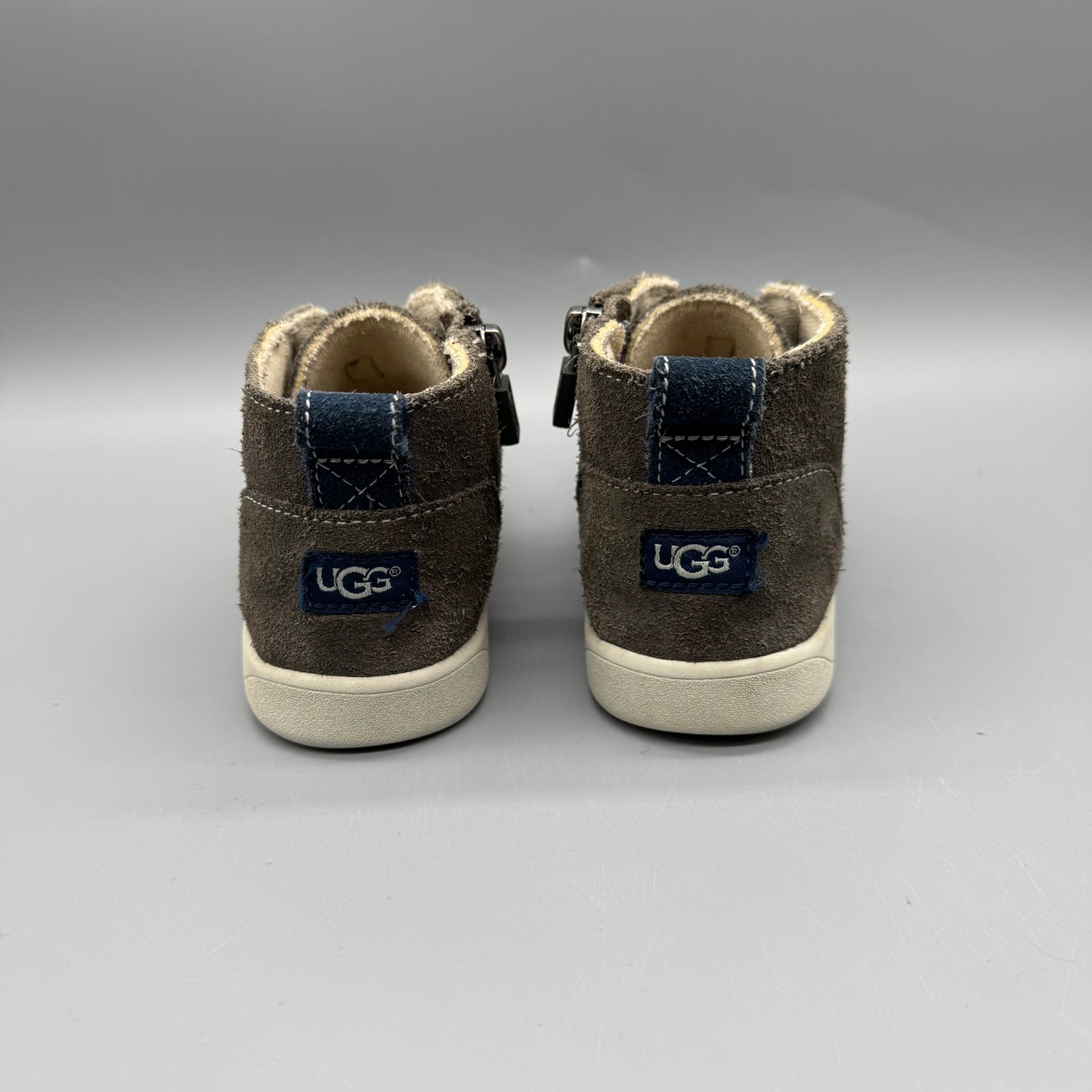 UGG / Shoes / US11