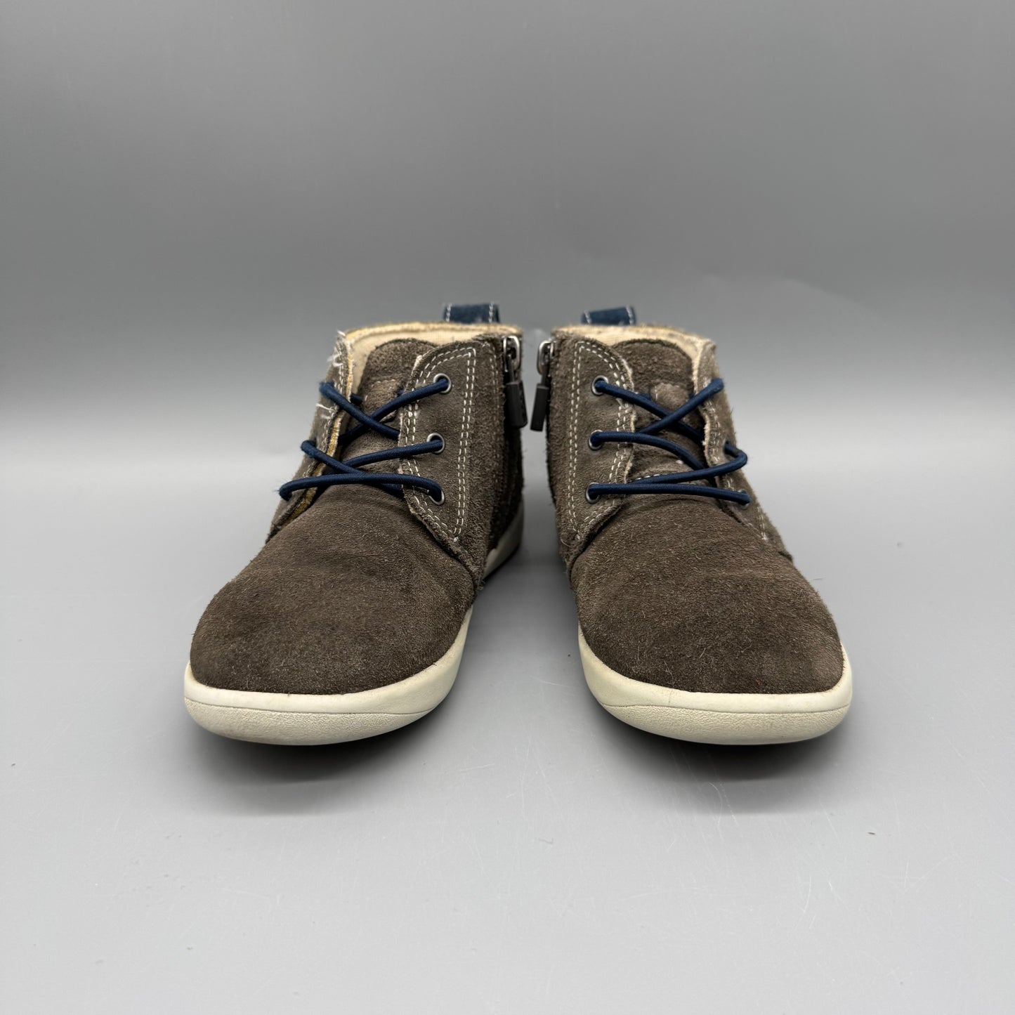UGG / Shoes / US11