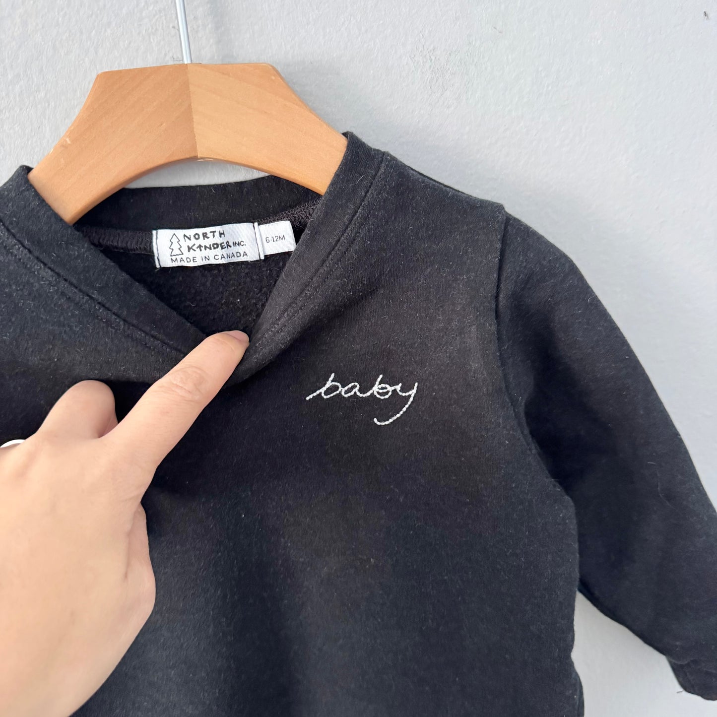 North Kinder / Black baby sweatshirt / 6-12M