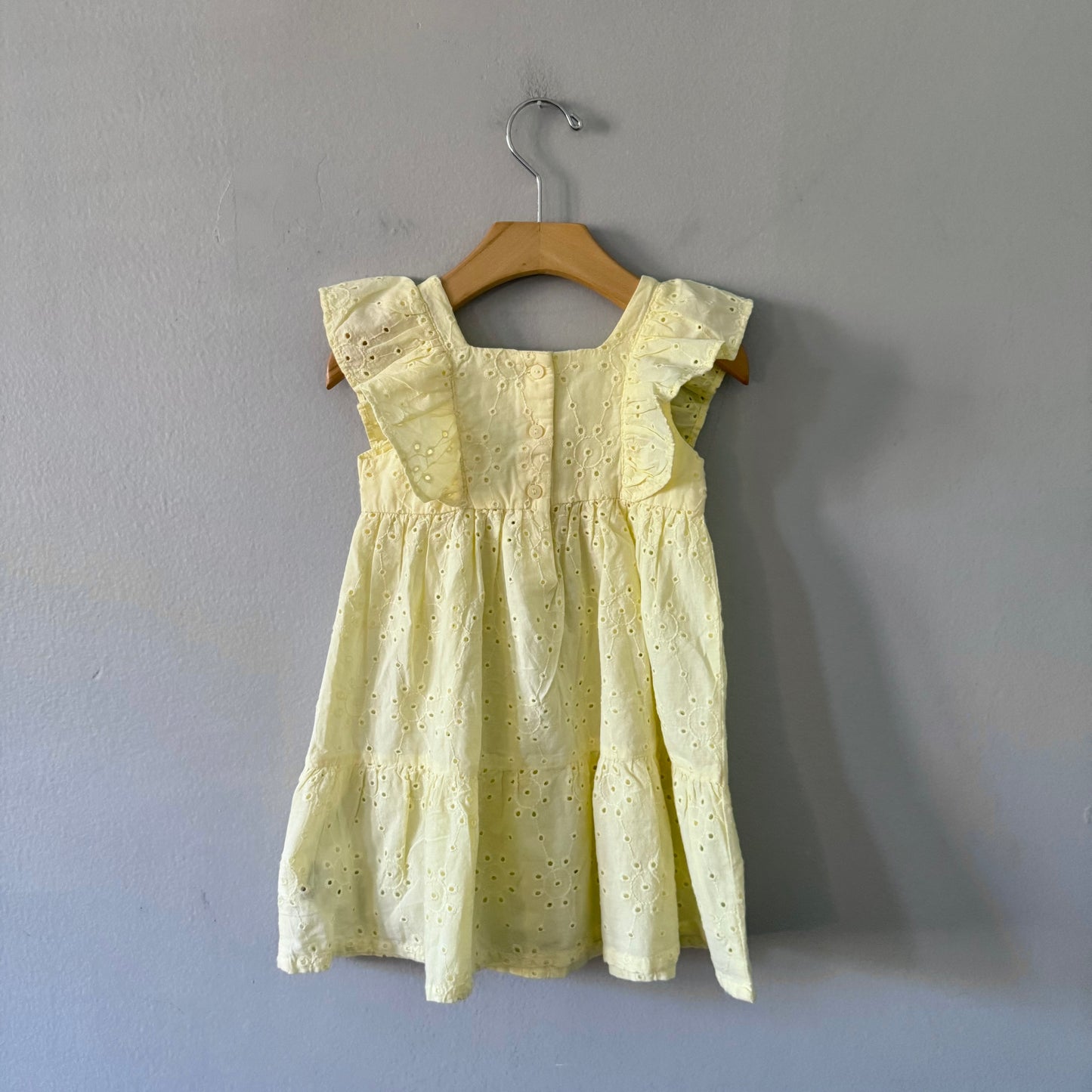 H&M / Light yellow eyelet dress / 12-18M(Fits 2Y)