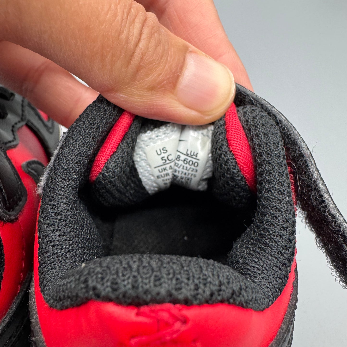 Nike / Running Shoes / US5