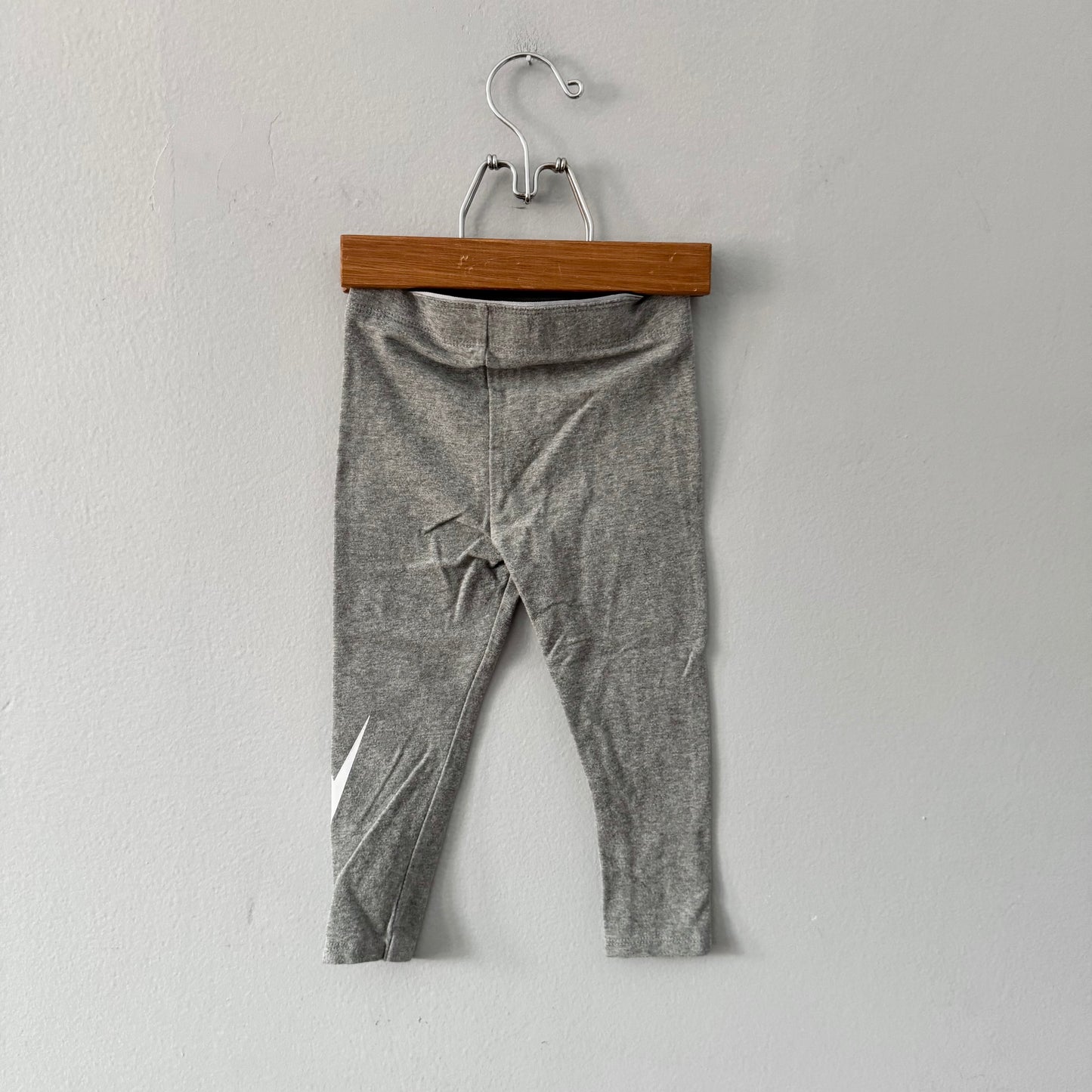 Nike / Light grey leggings / 3T