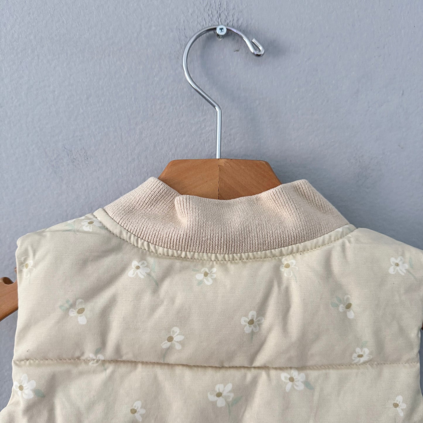 Jamie Kay / Floral puffer vest / 1Y